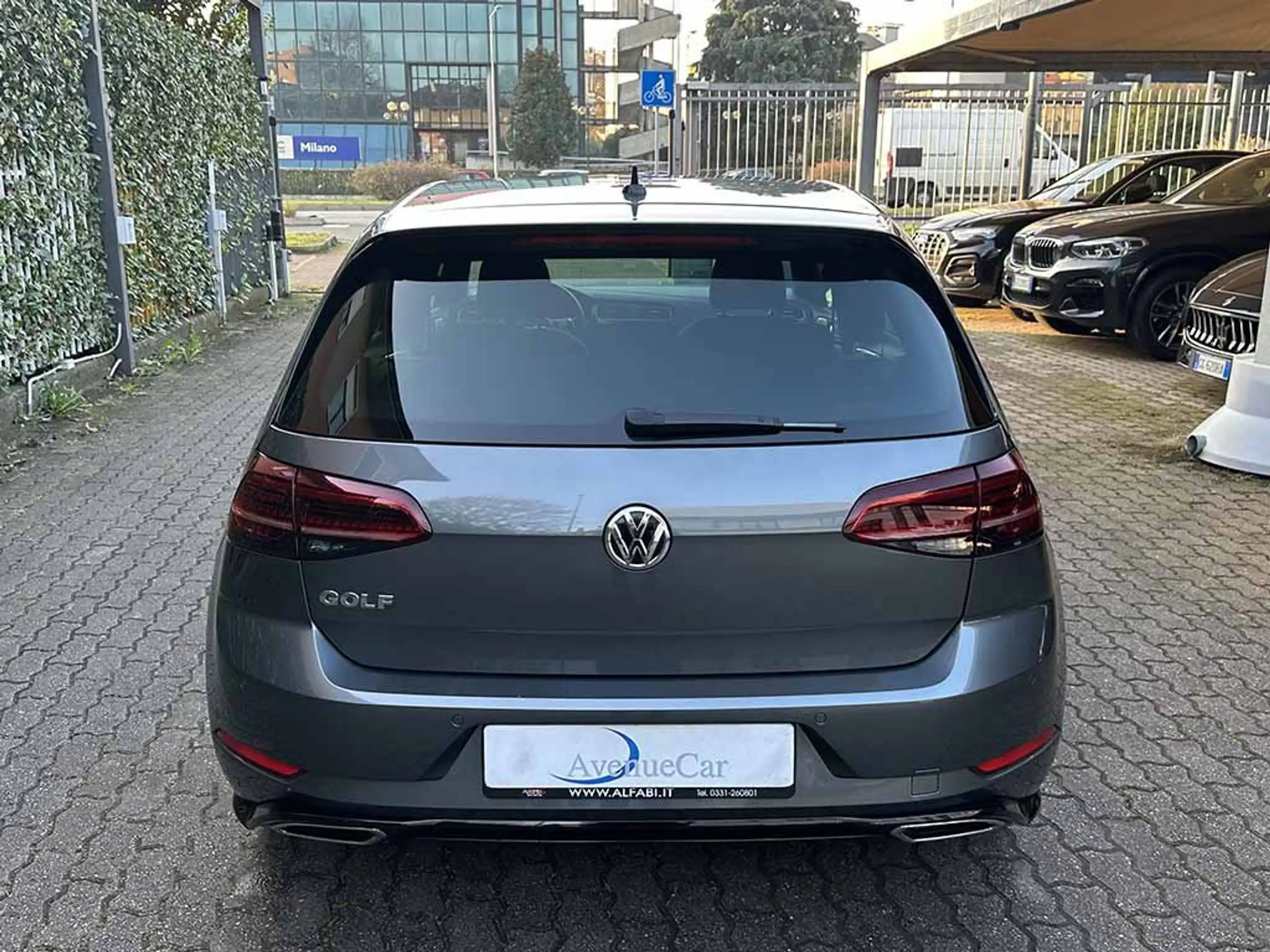 Volkswagen - Golf