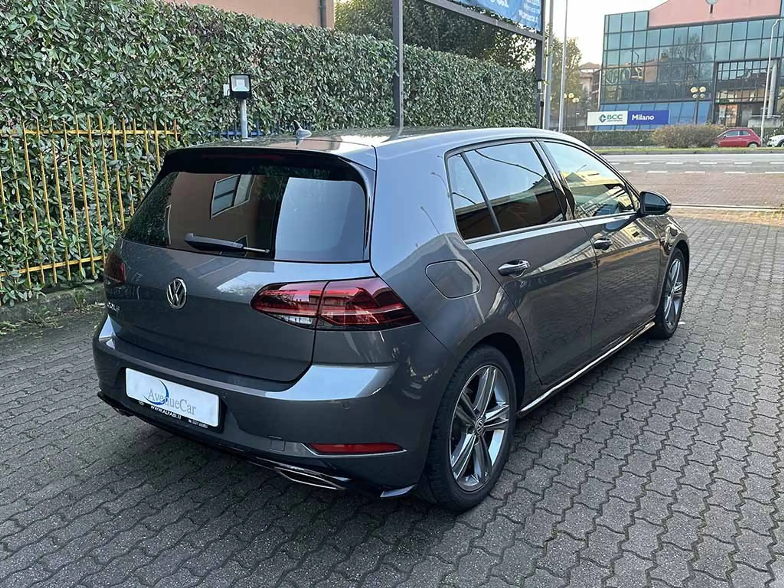 Volkswagen - Golf