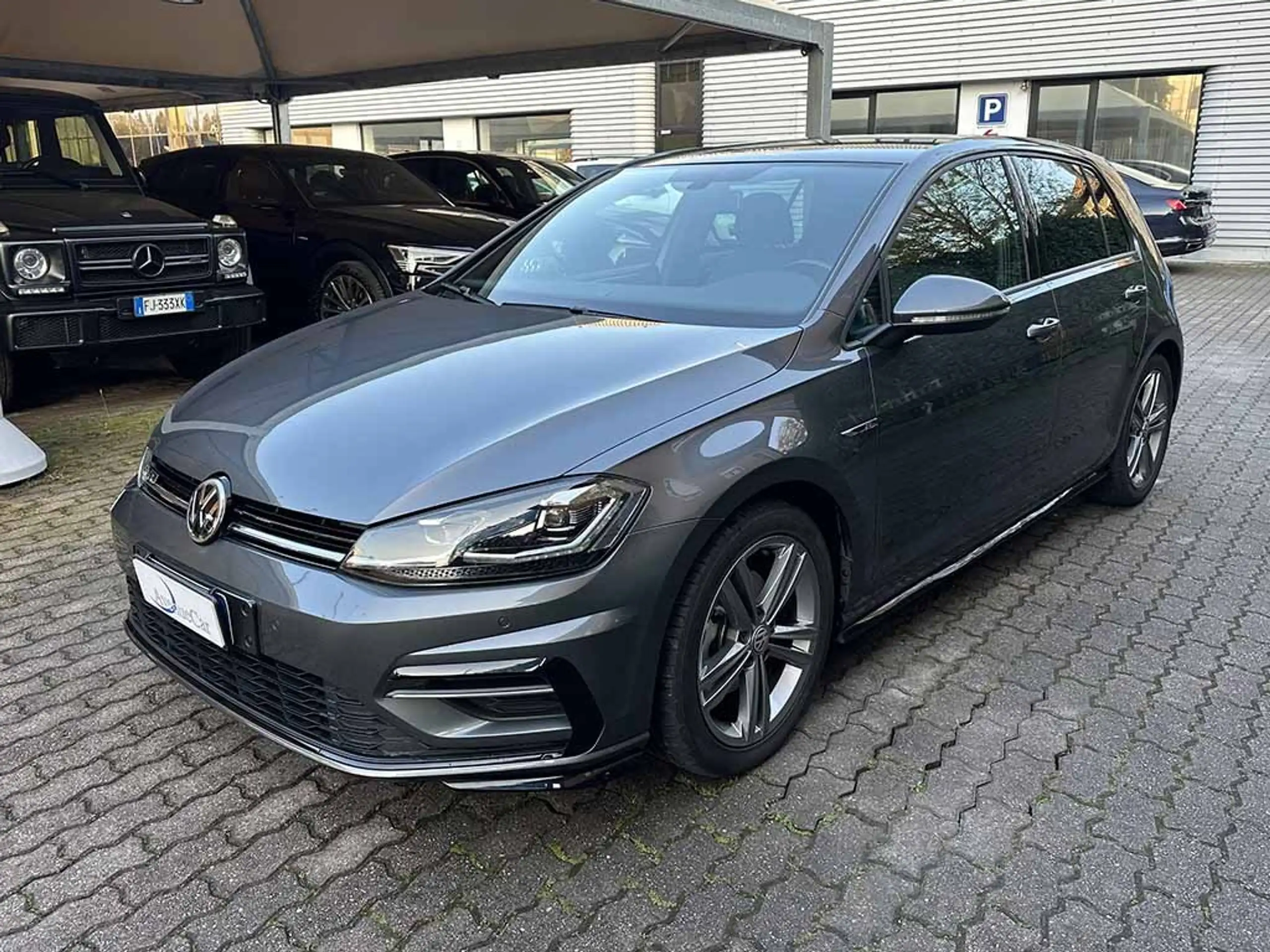 Volkswagen - Golf