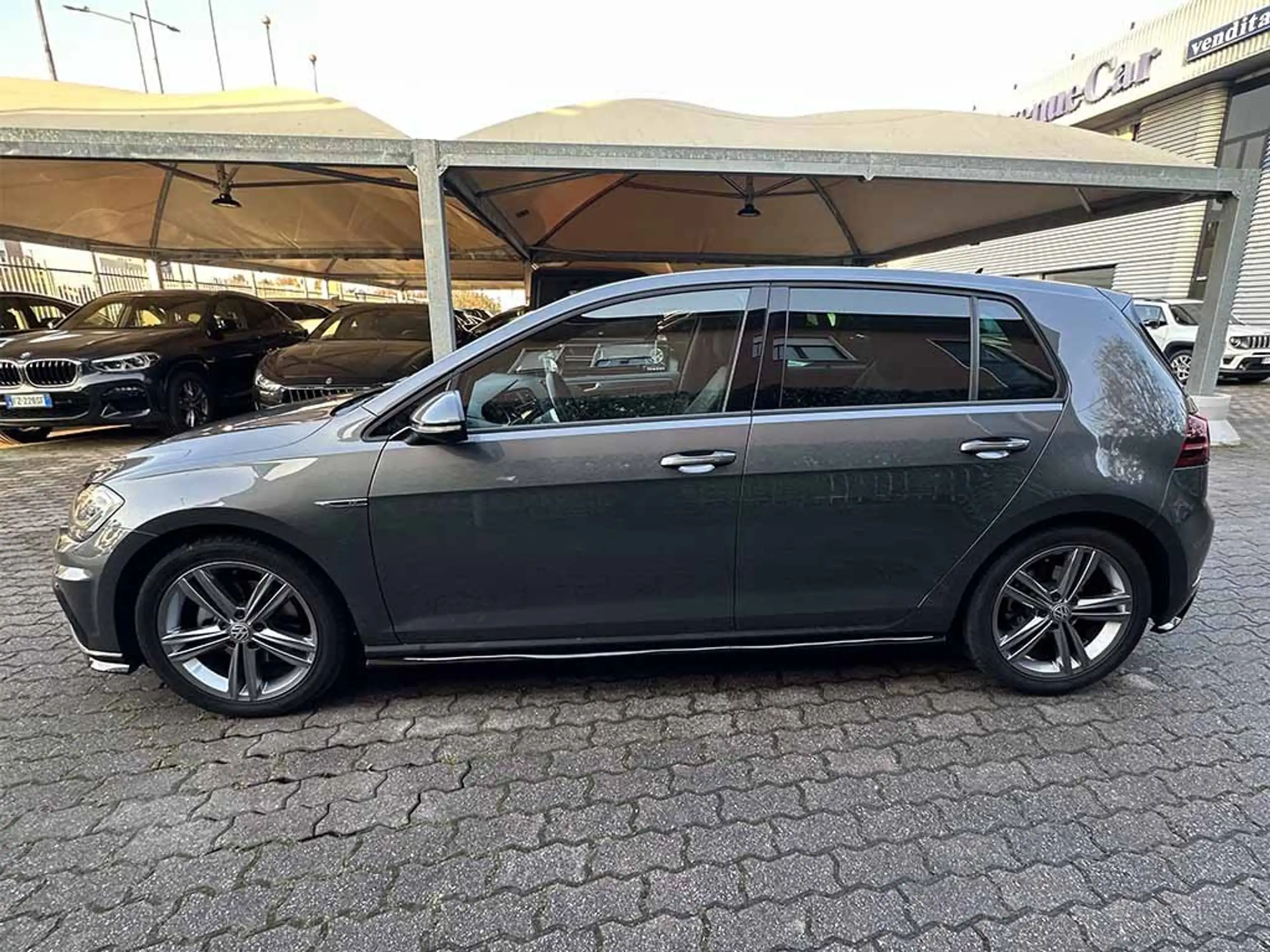 Volkswagen - Golf