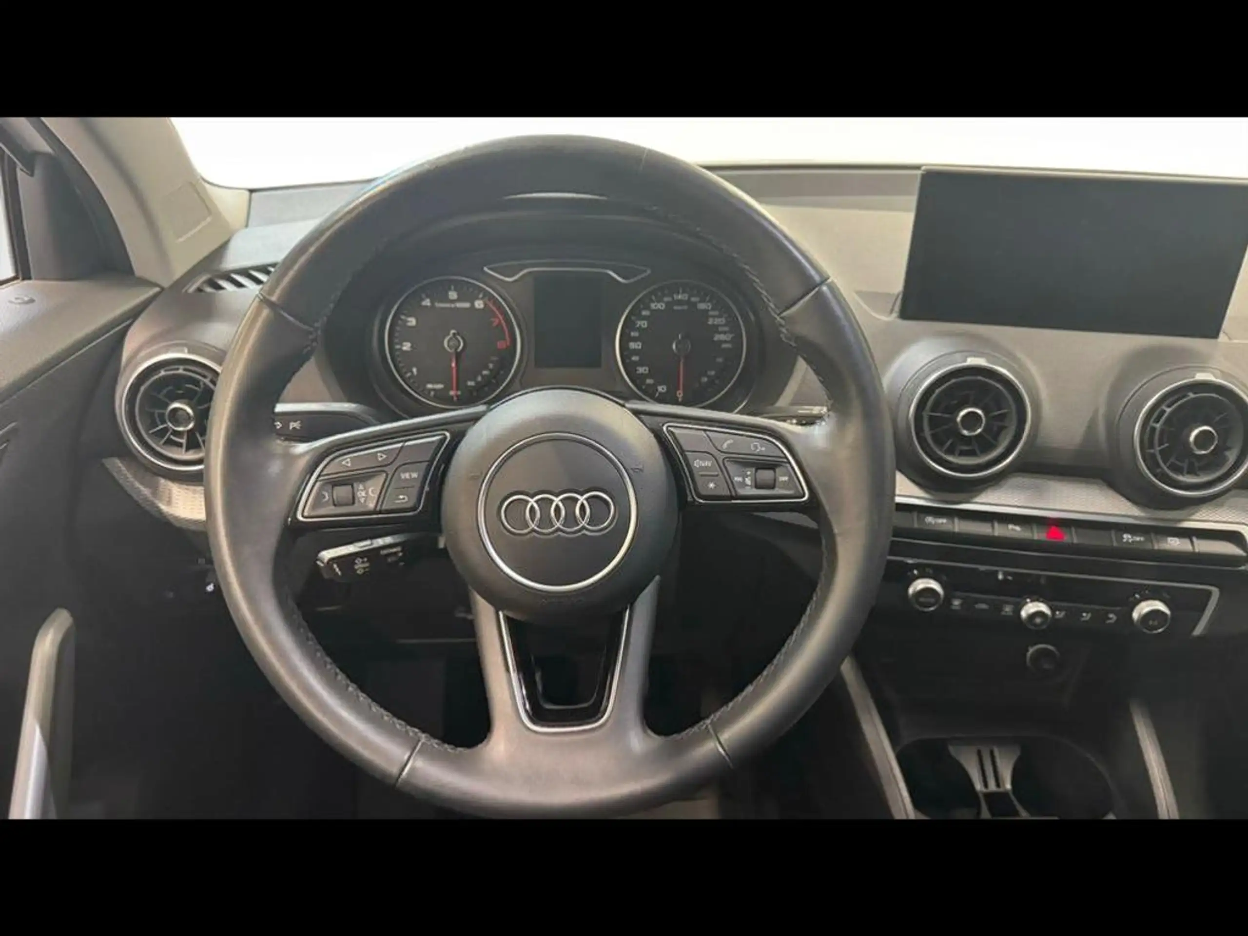 Audi - Q2