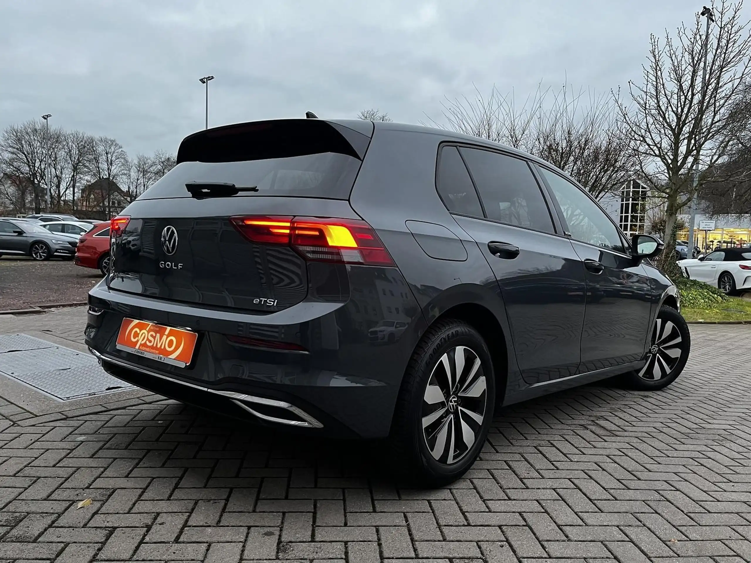 Volkswagen - Golf