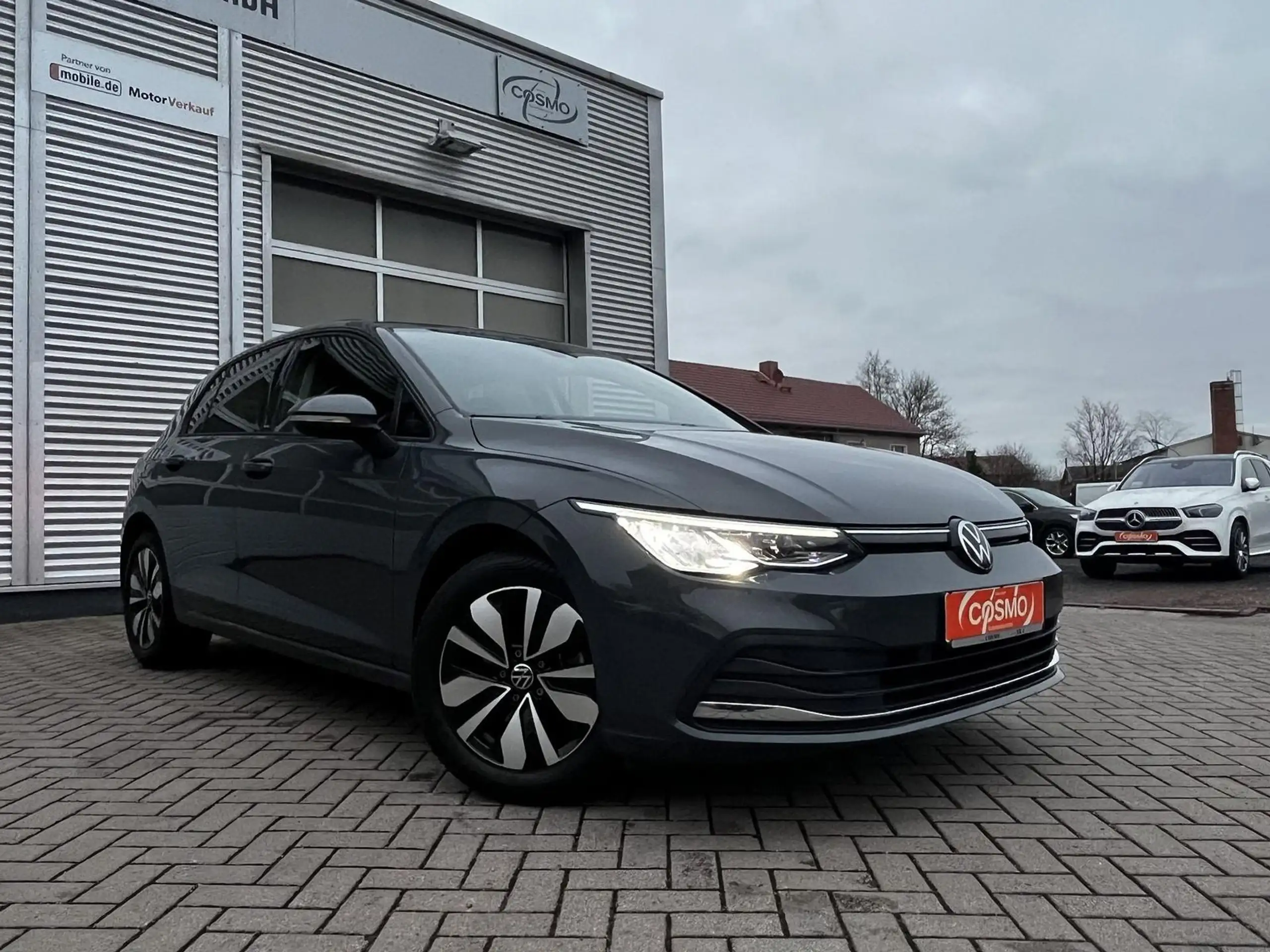 Volkswagen - Golf