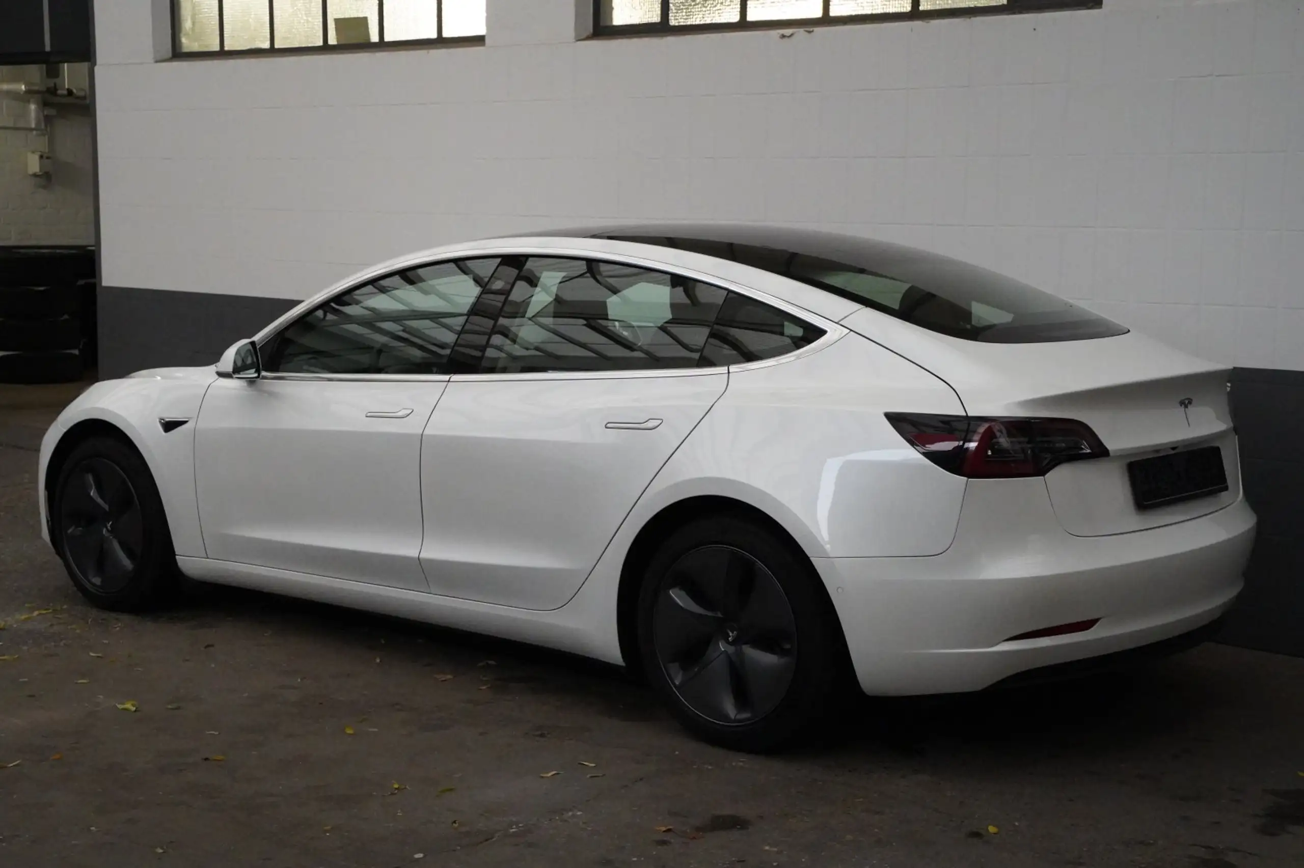 Tesla - Model 3