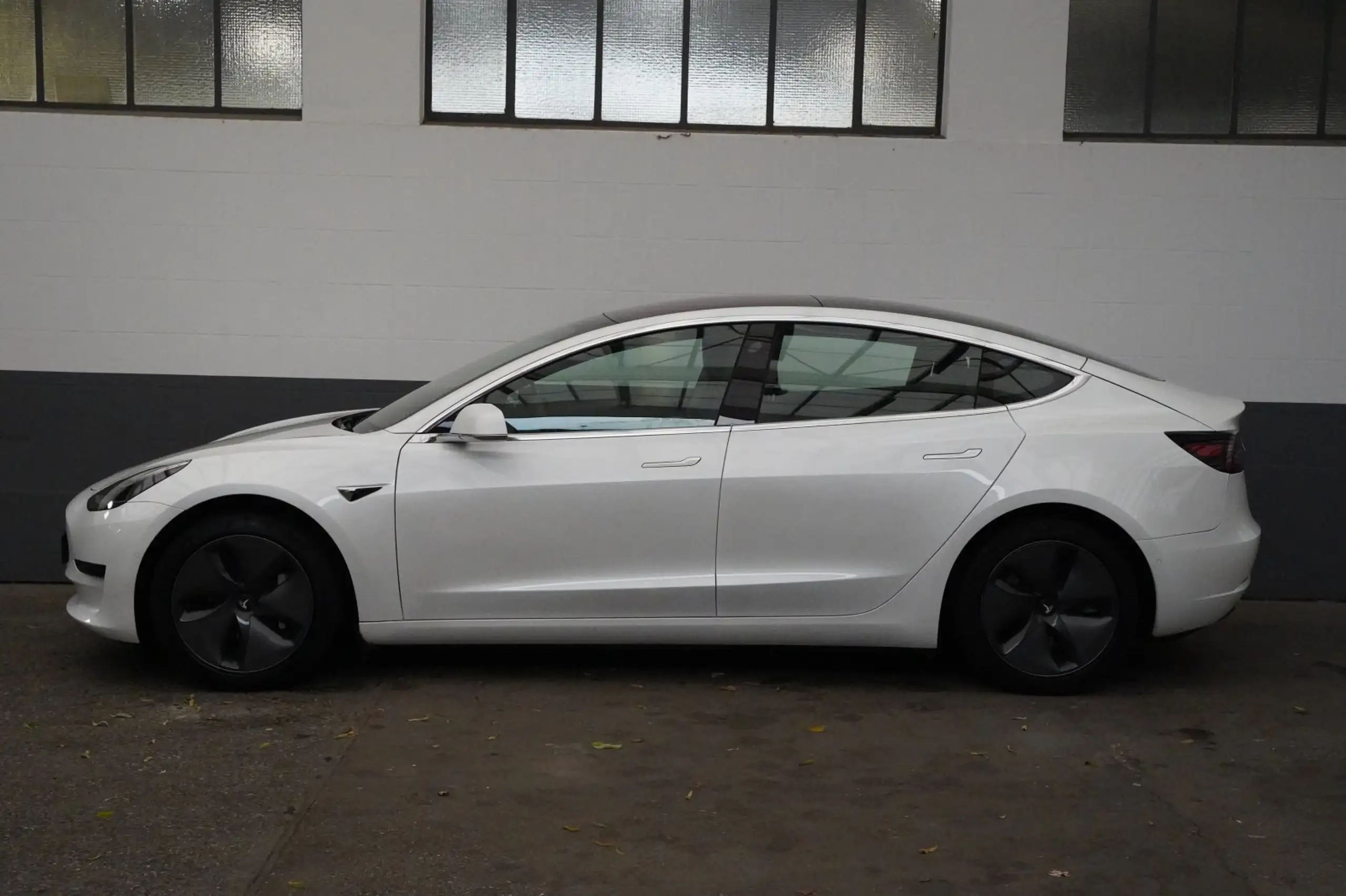 Tesla - Model 3