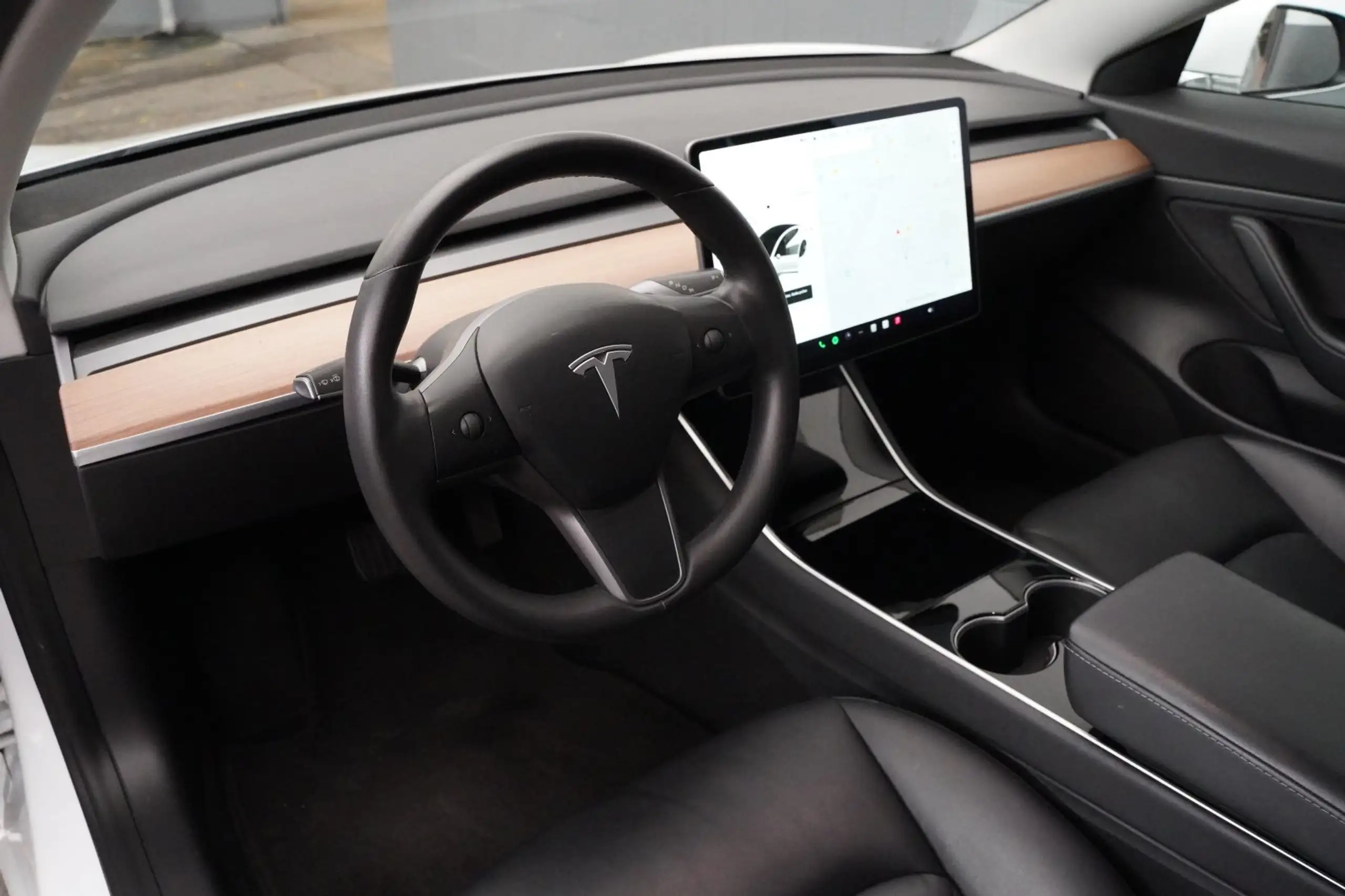 Tesla - Model 3