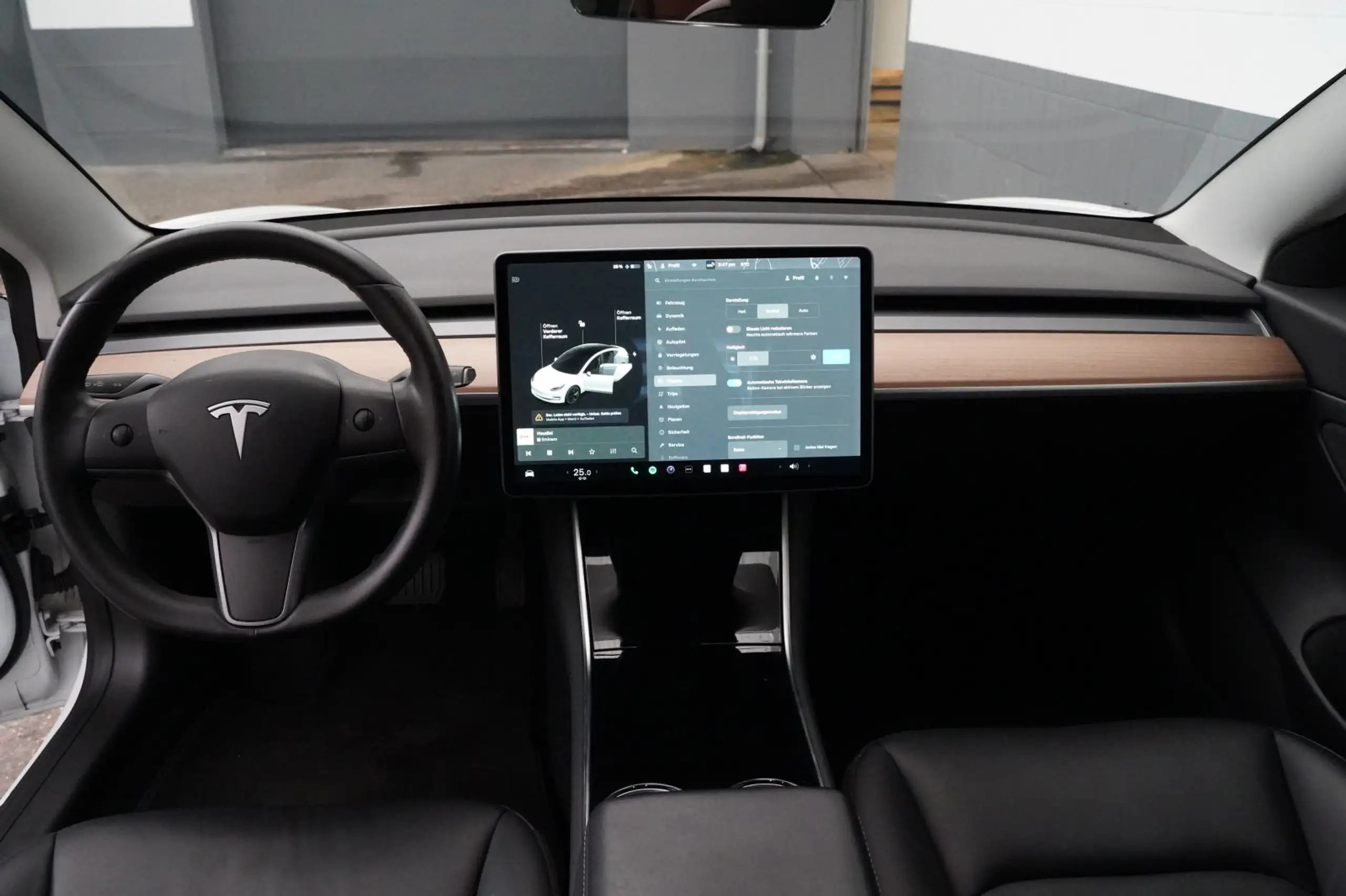 Tesla - Model 3