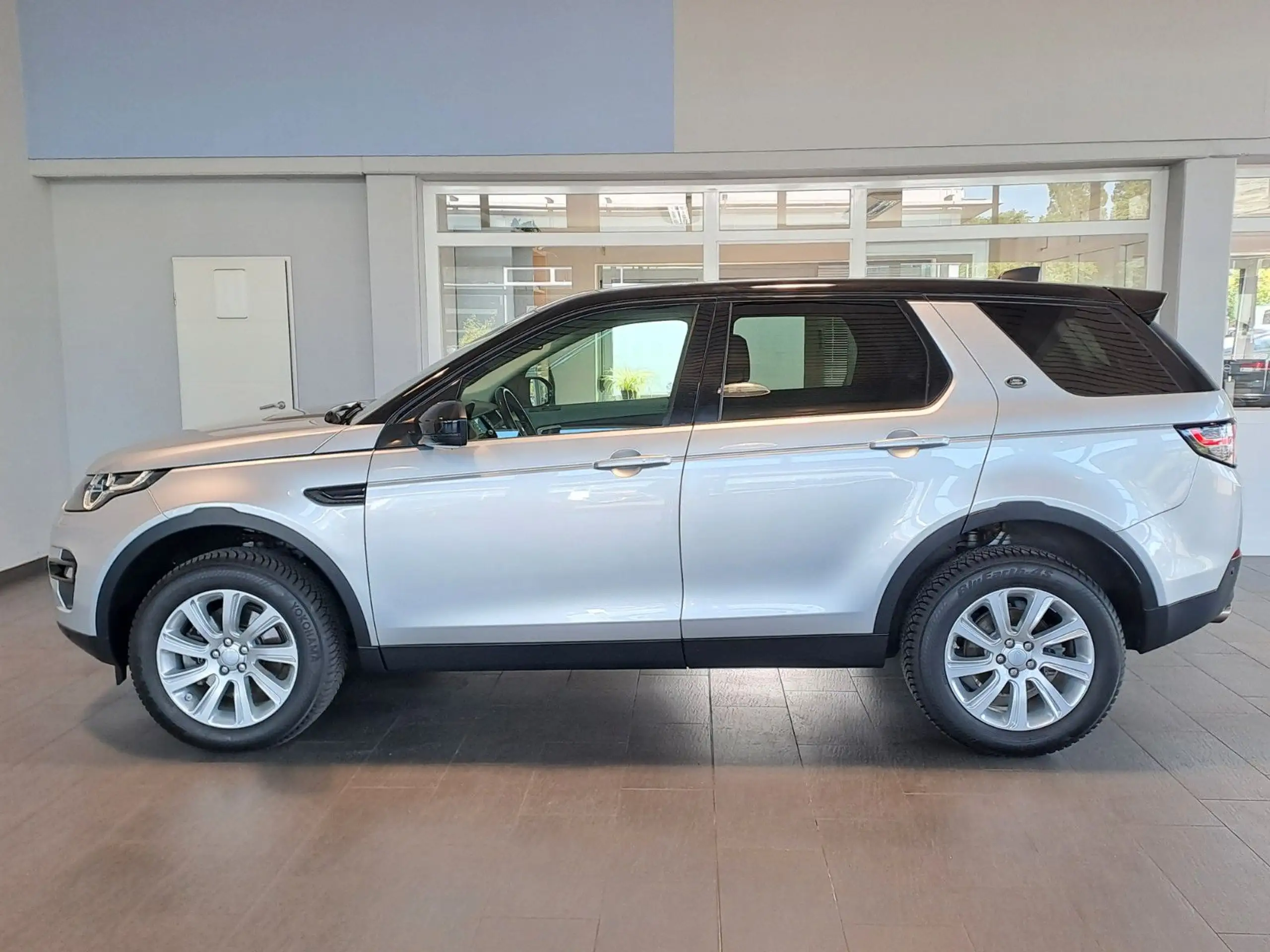 Land Rover - Discovery Sport