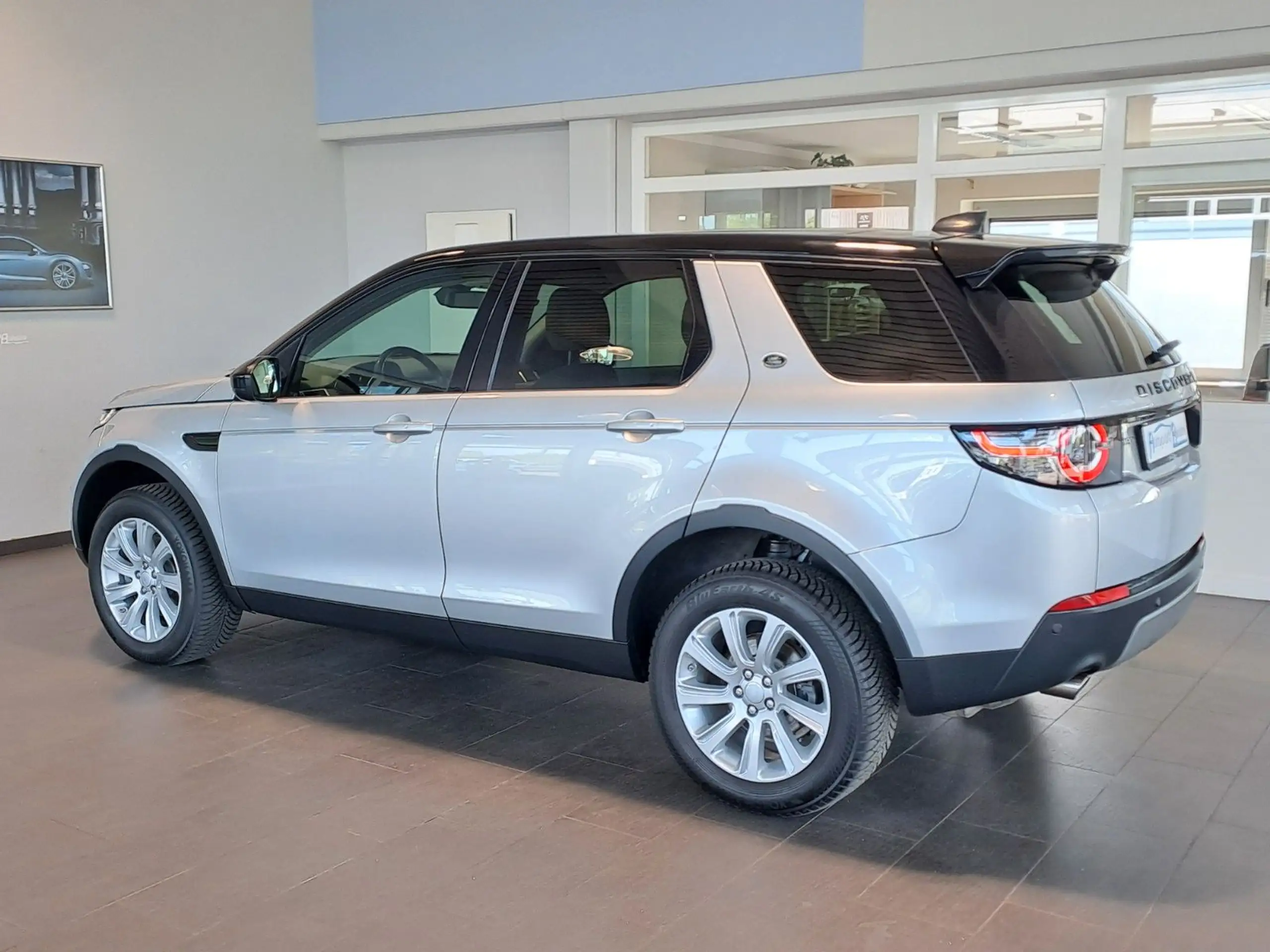 Land Rover - Discovery Sport