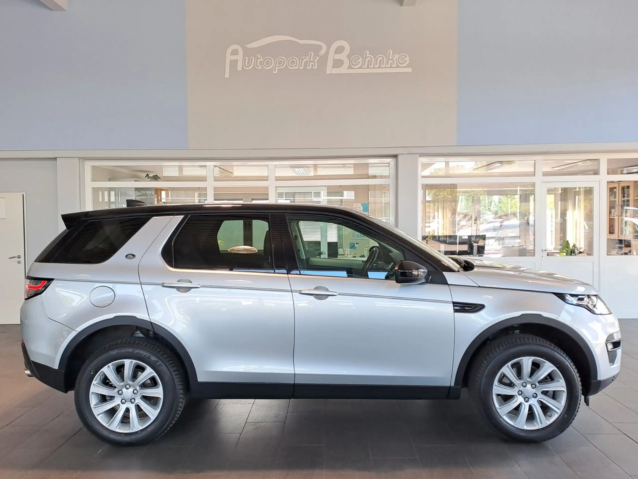 Land Rover - Discovery Sport