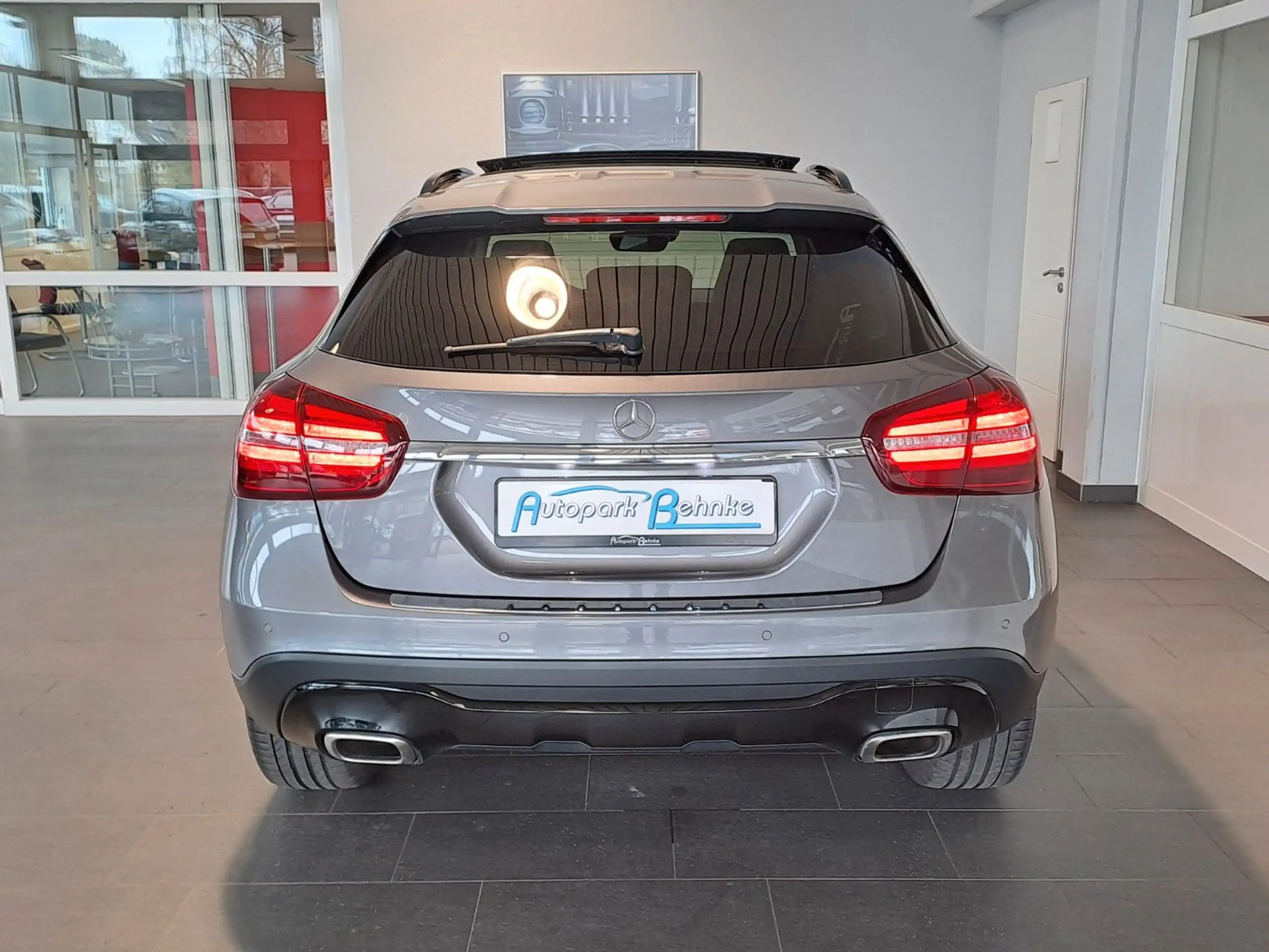 Mercedes-Benz - GLA 220