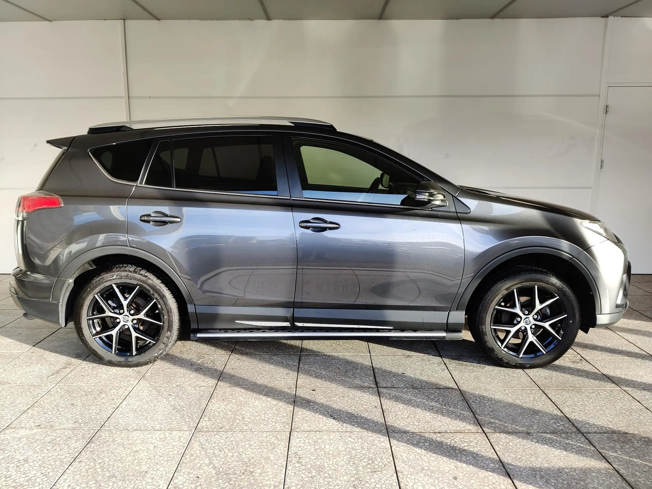 Toyota - RAV 4