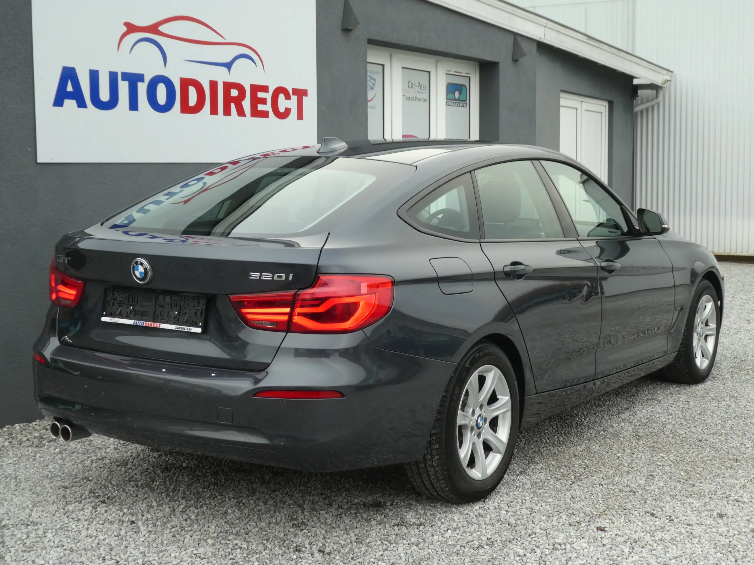 BMW - 320