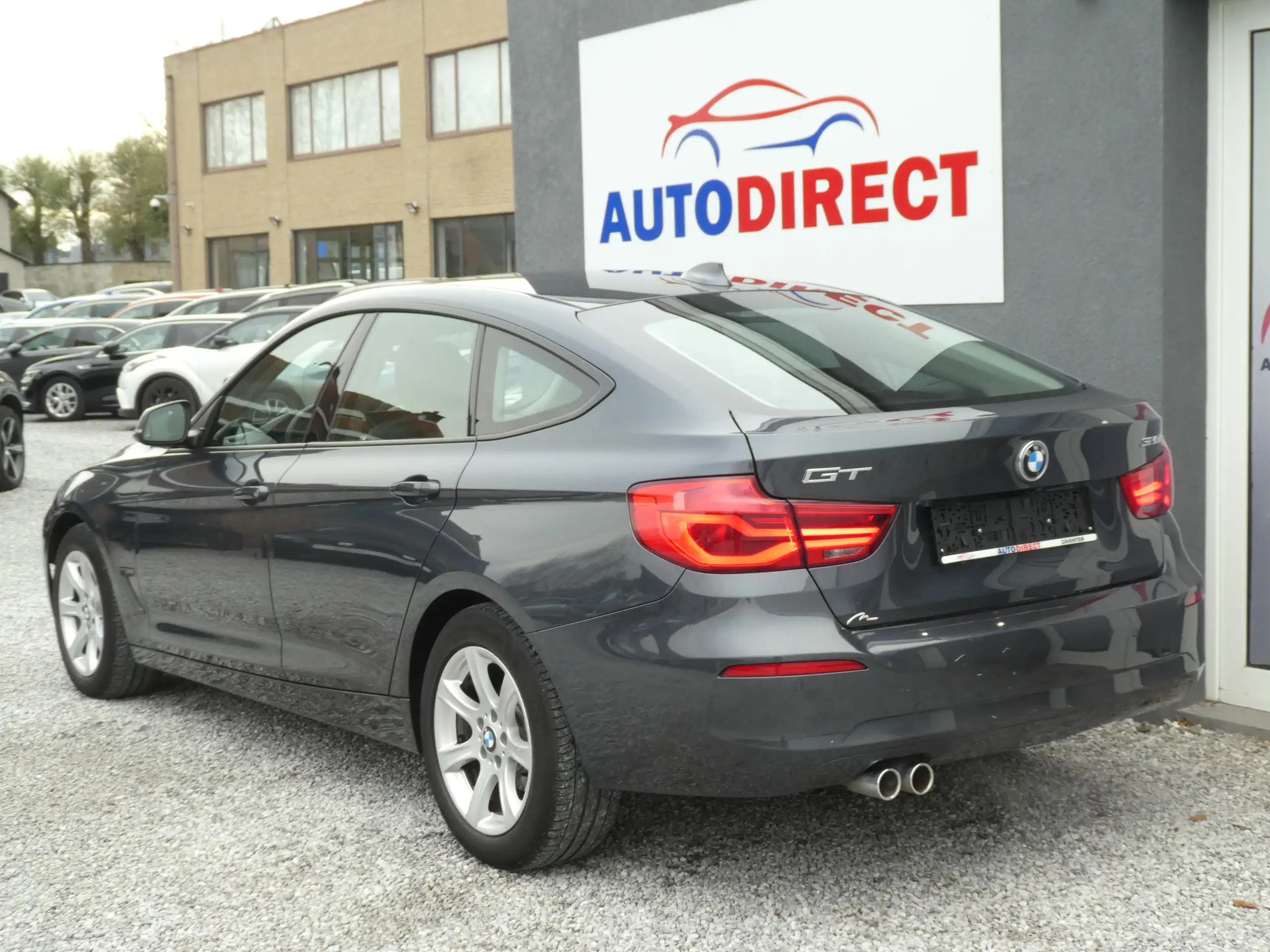 BMW - 320