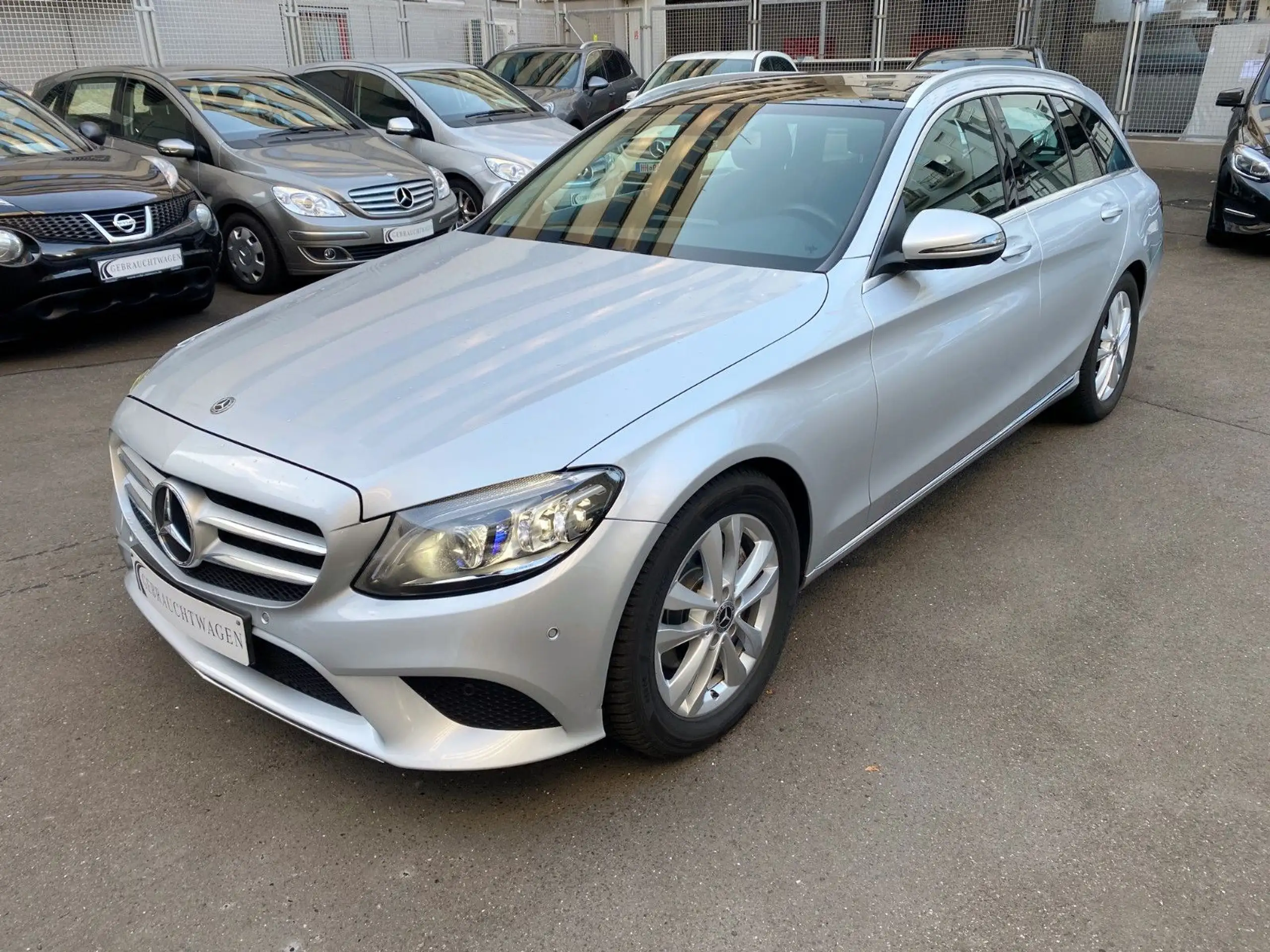 Mercedes-Benz - C 220