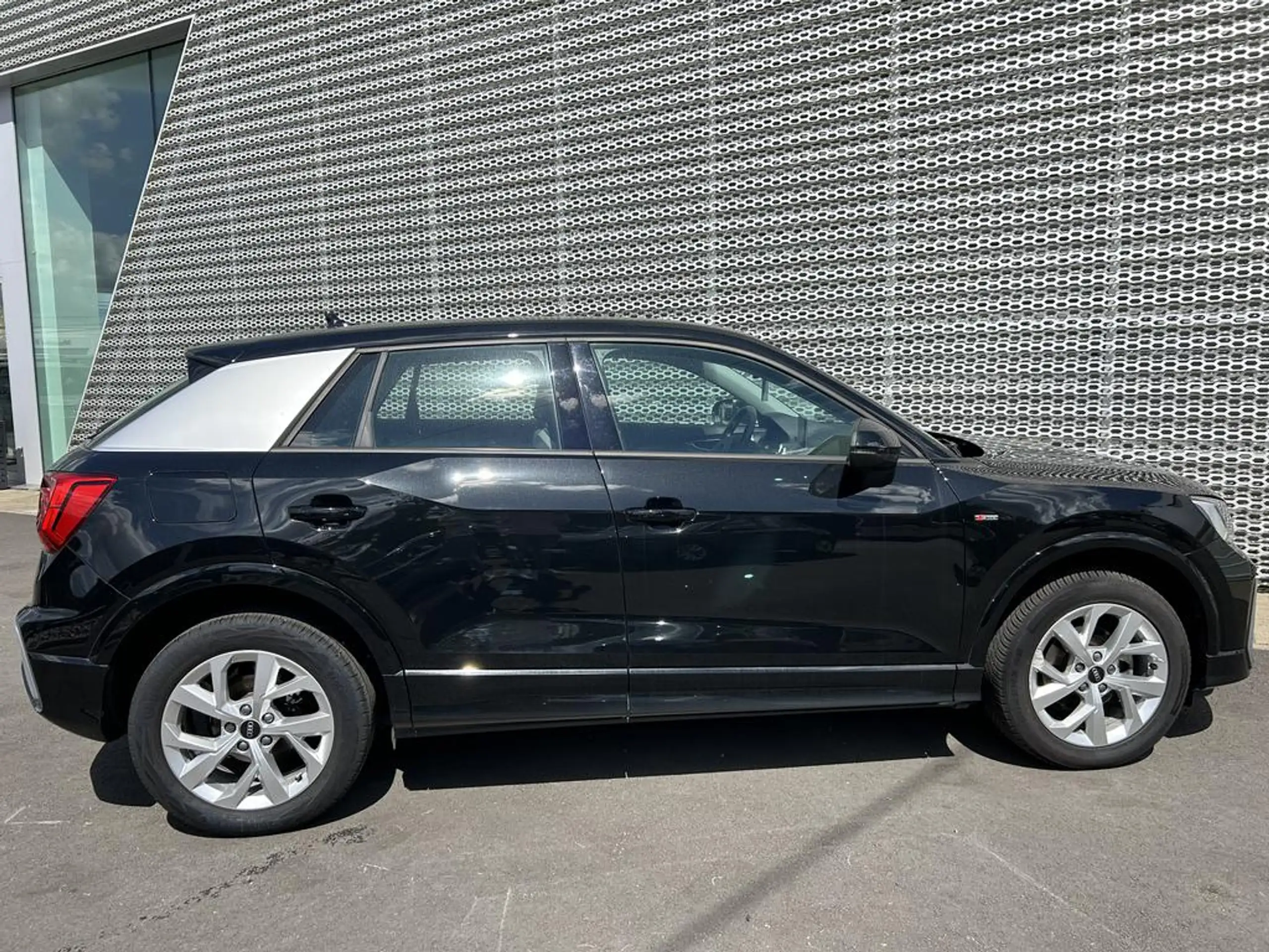 Audi - Q2