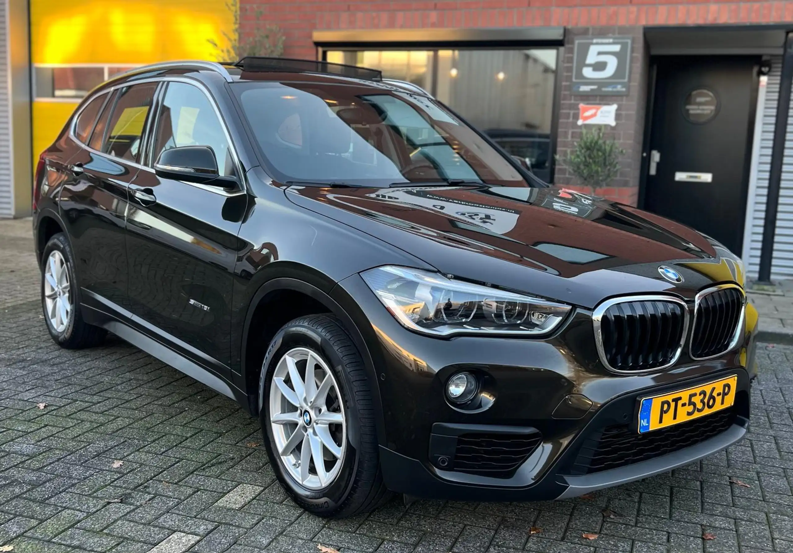 BMW - X1