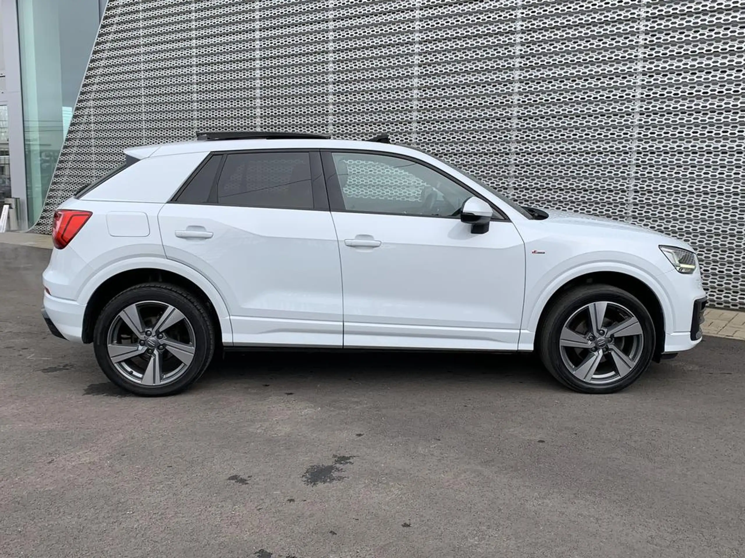 Audi - Q2