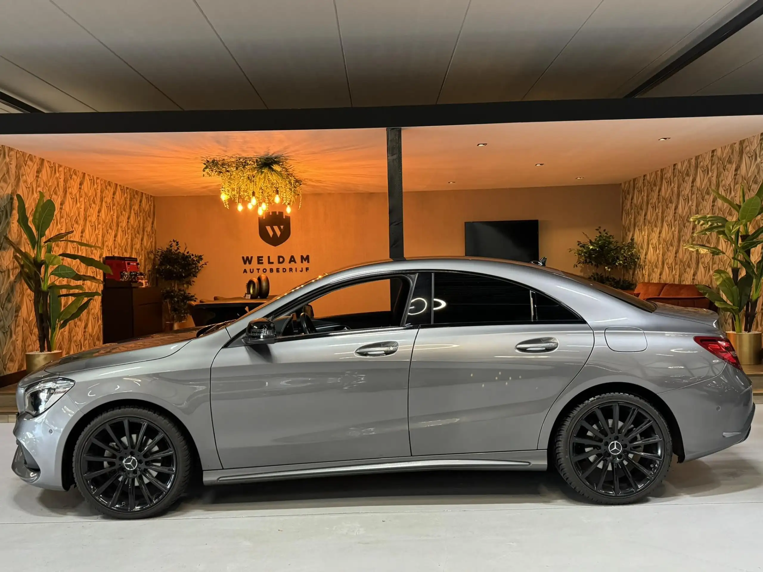 Mercedes-Benz - CLA 180