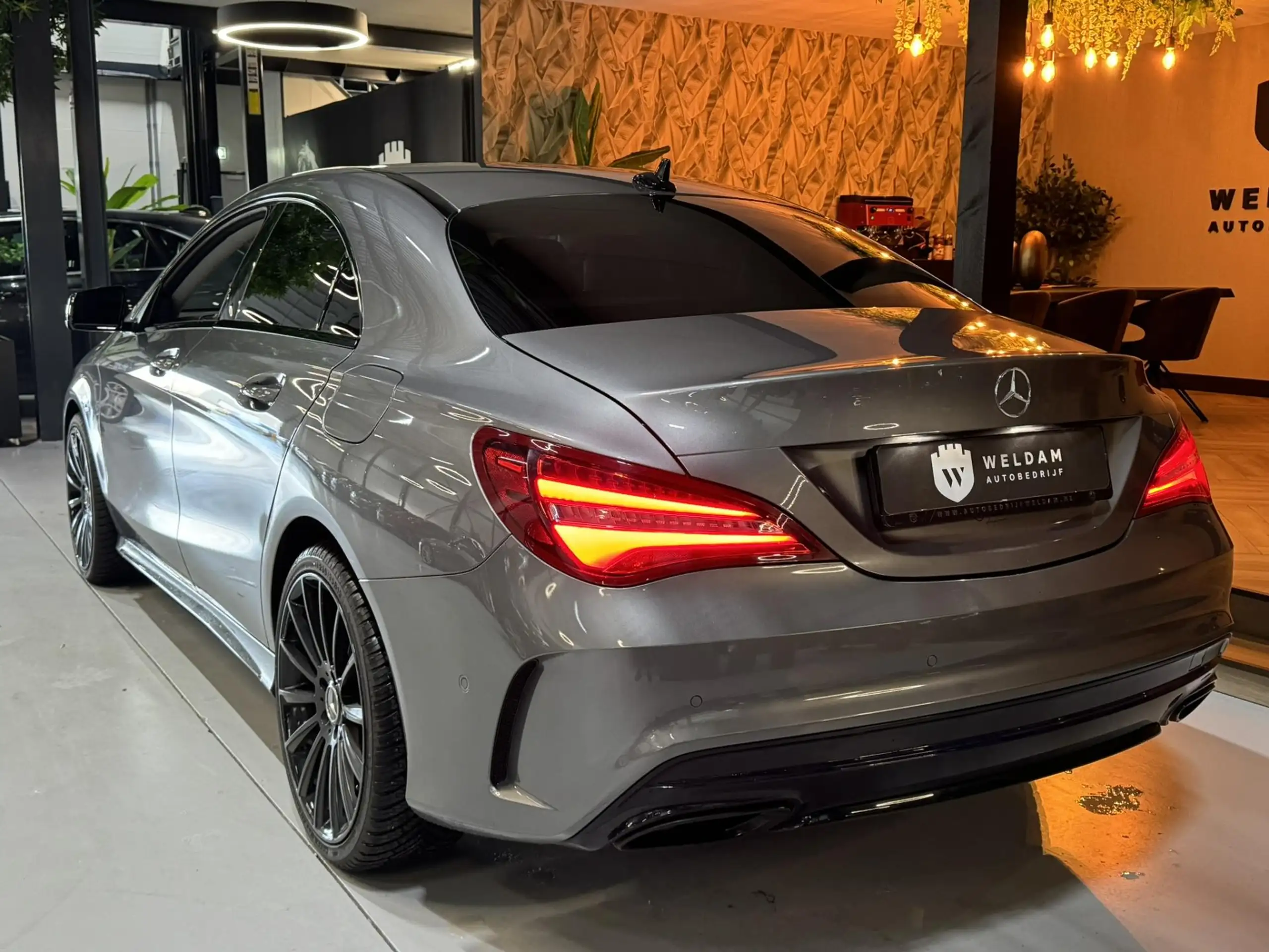 Mercedes-Benz - CLA 180