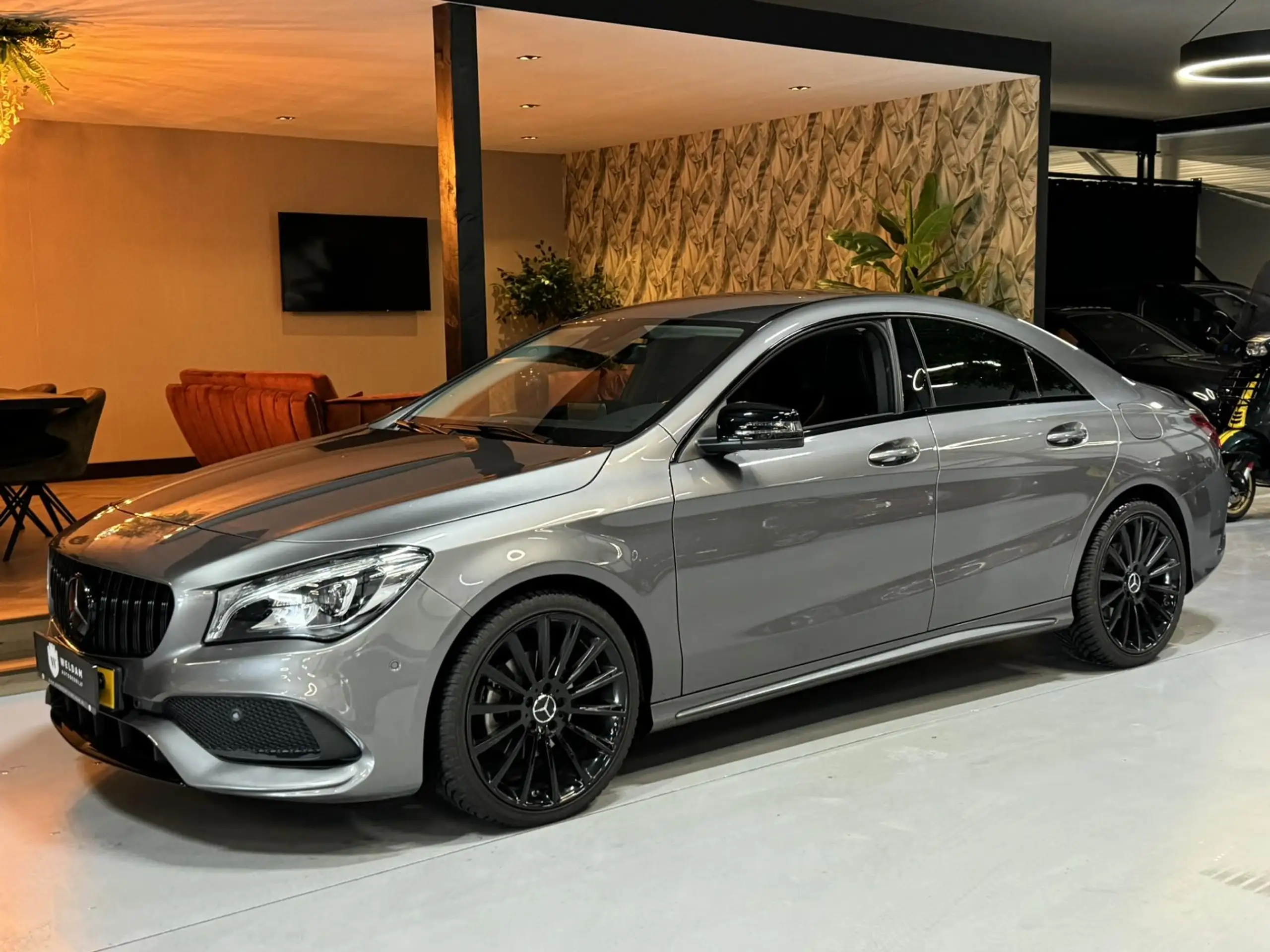 Mercedes-Benz - CLA 180