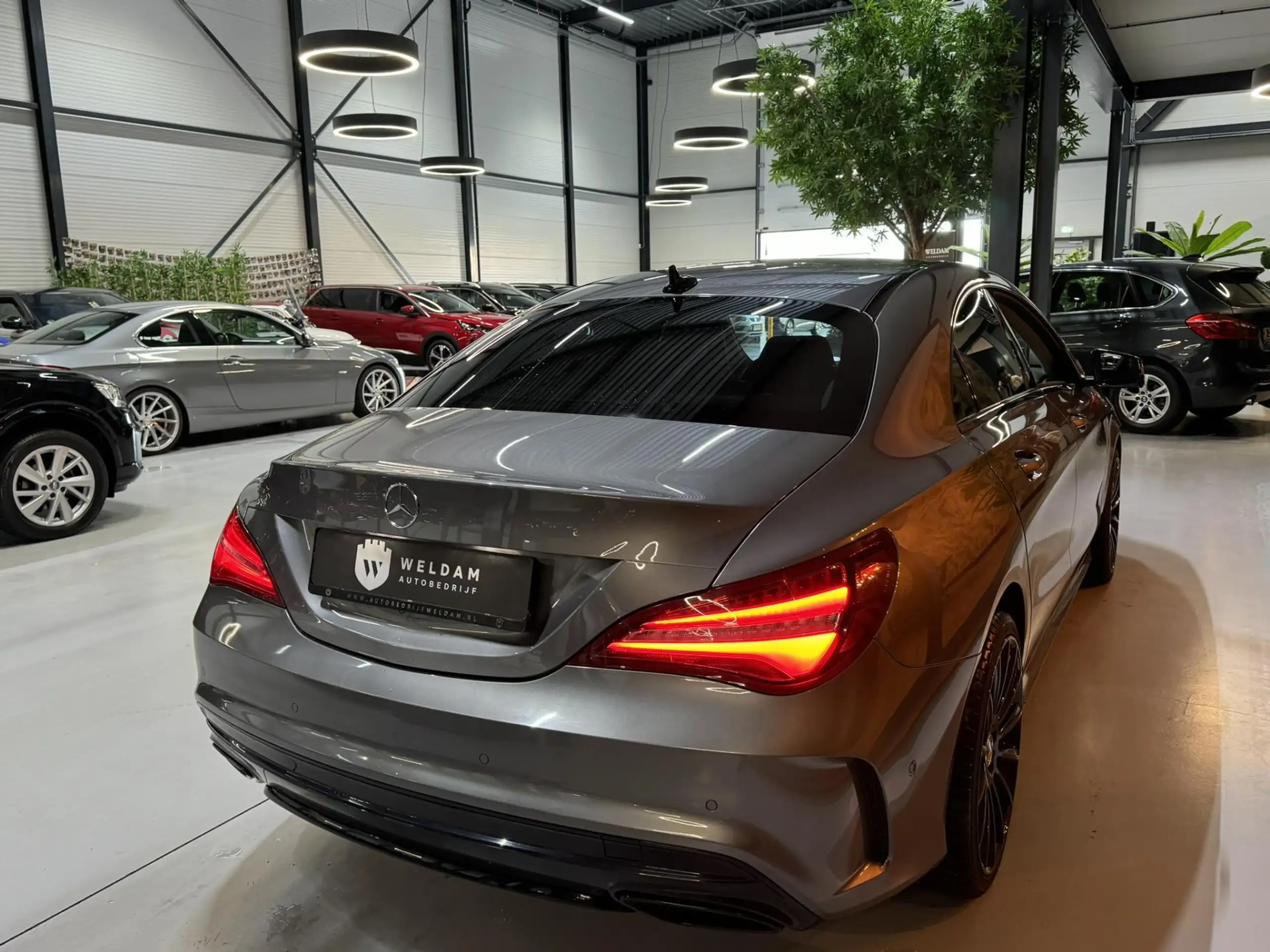 Mercedes-Benz - CLA 180