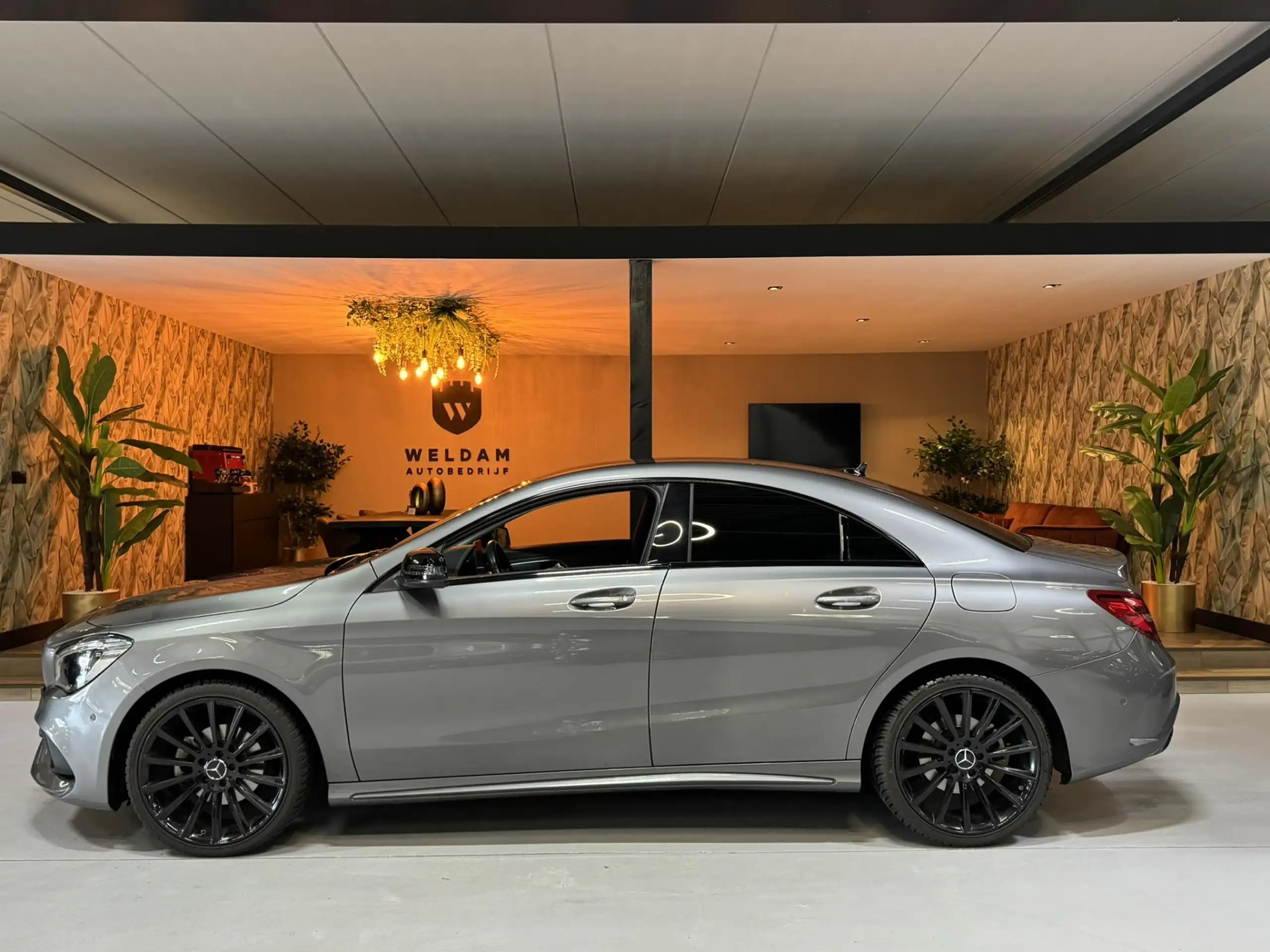 Mercedes-Benz - CLA 180