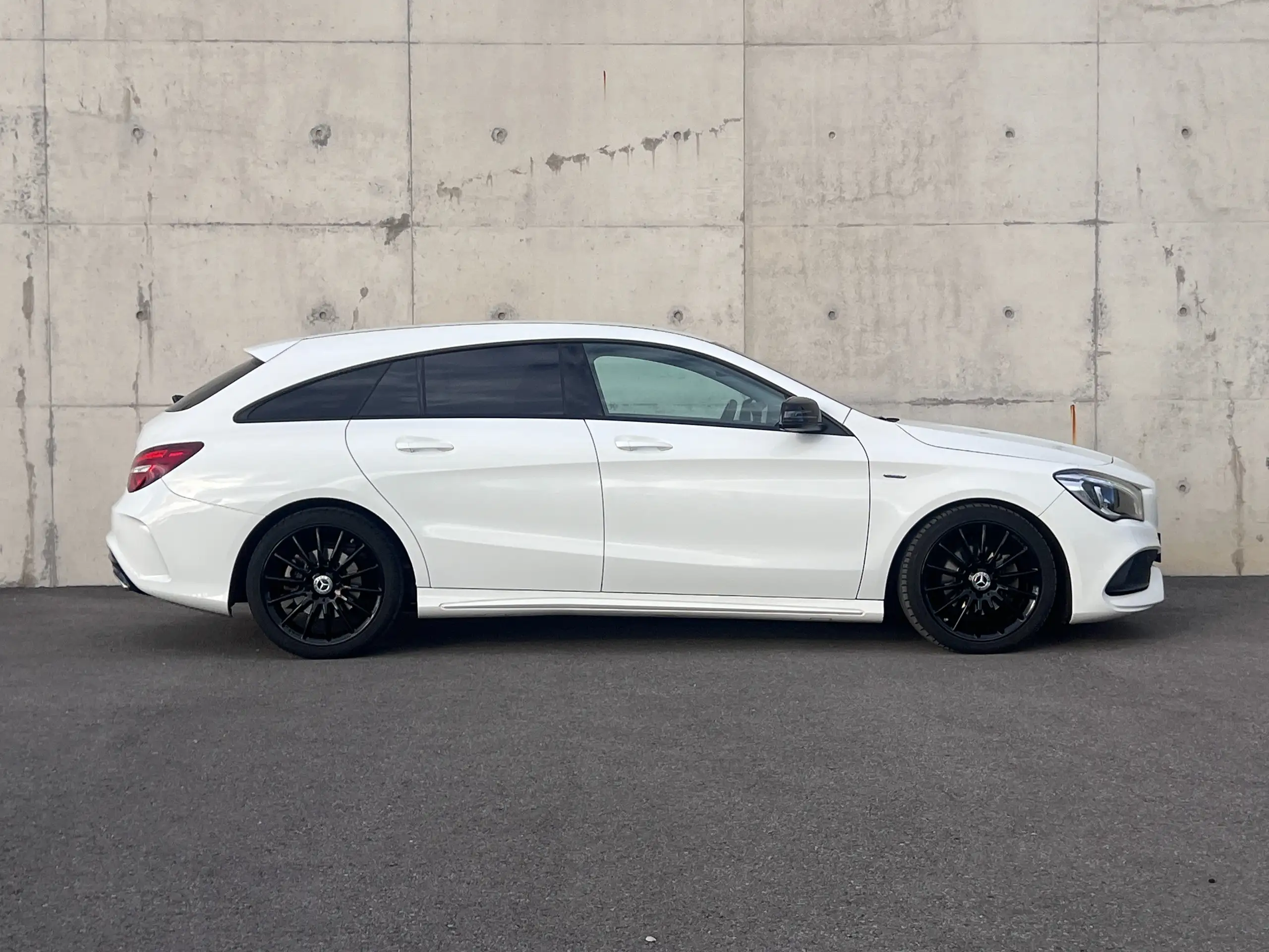 Mercedes-Benz - CLA 180