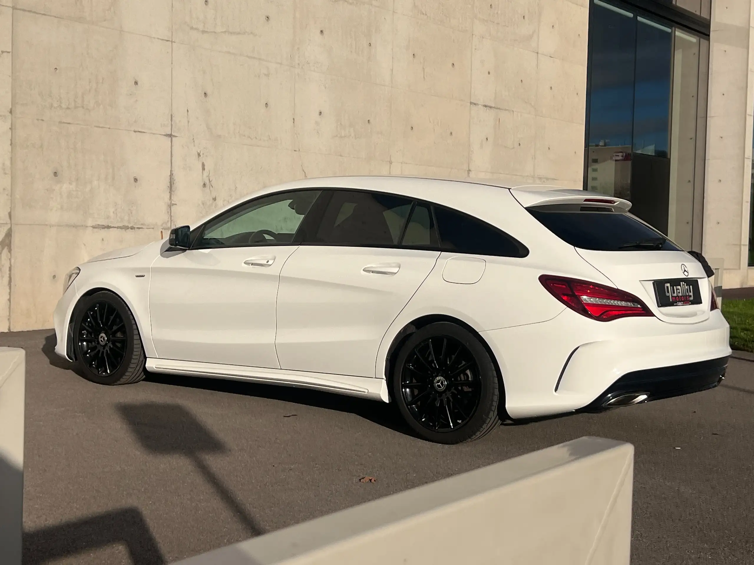 Mercedes-Benz - CLA 180