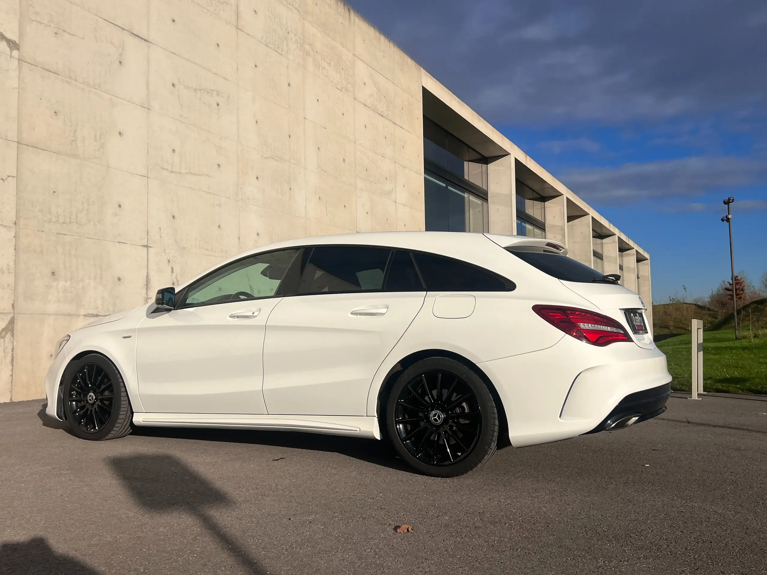 Mercedes-Benz - CLA 180