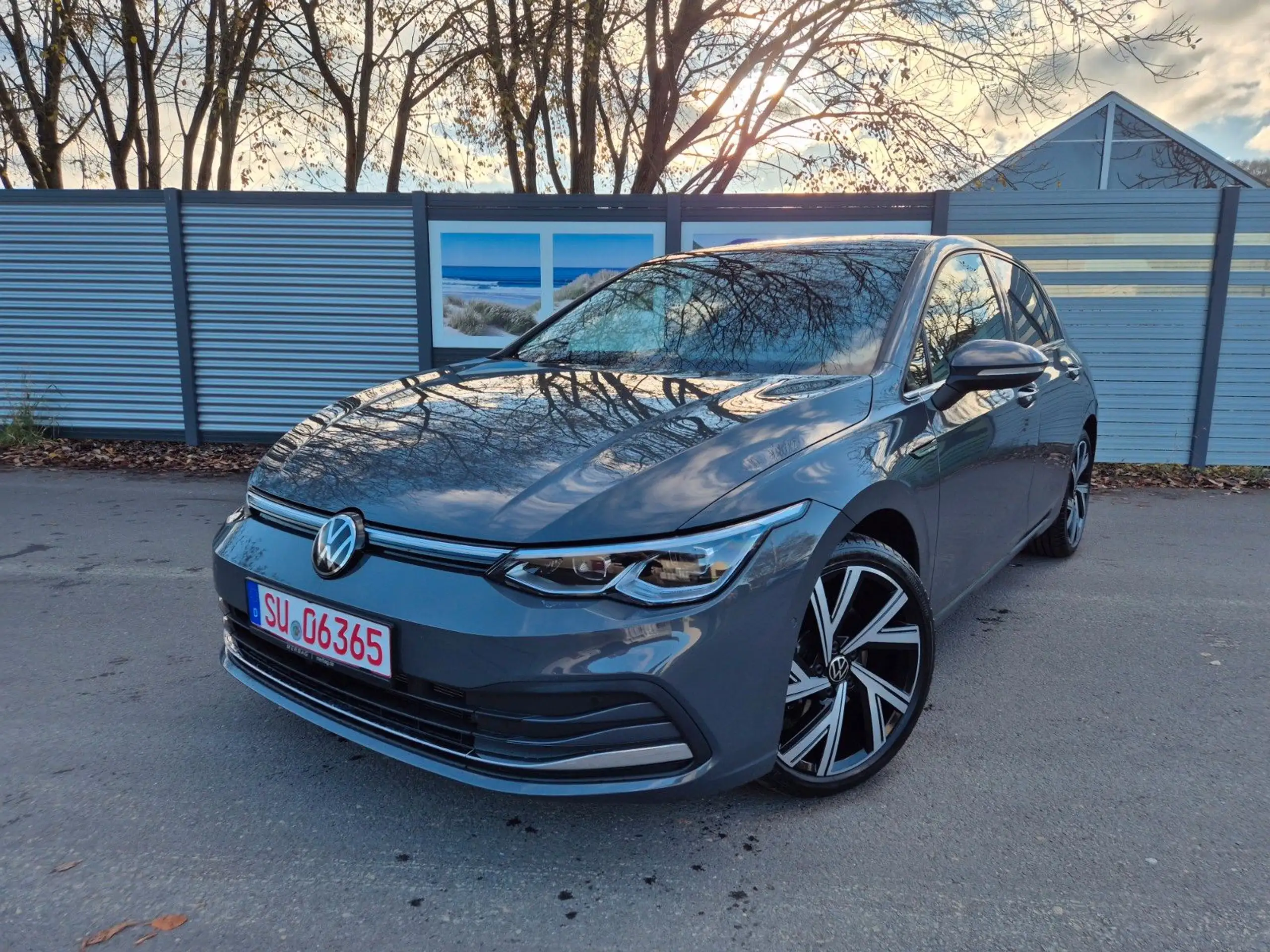 Volkswagen - Golf