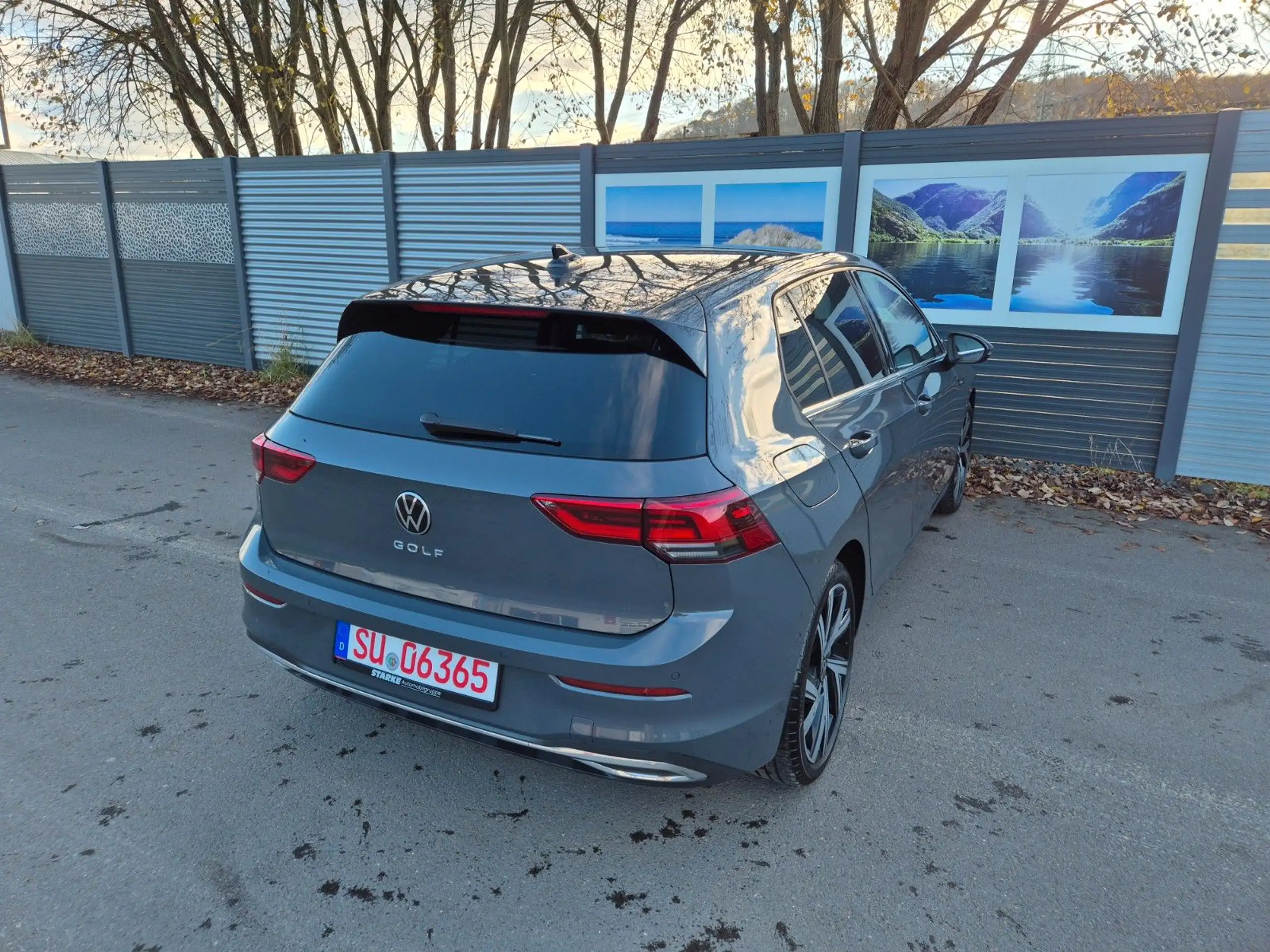 Volkswagen - Golf