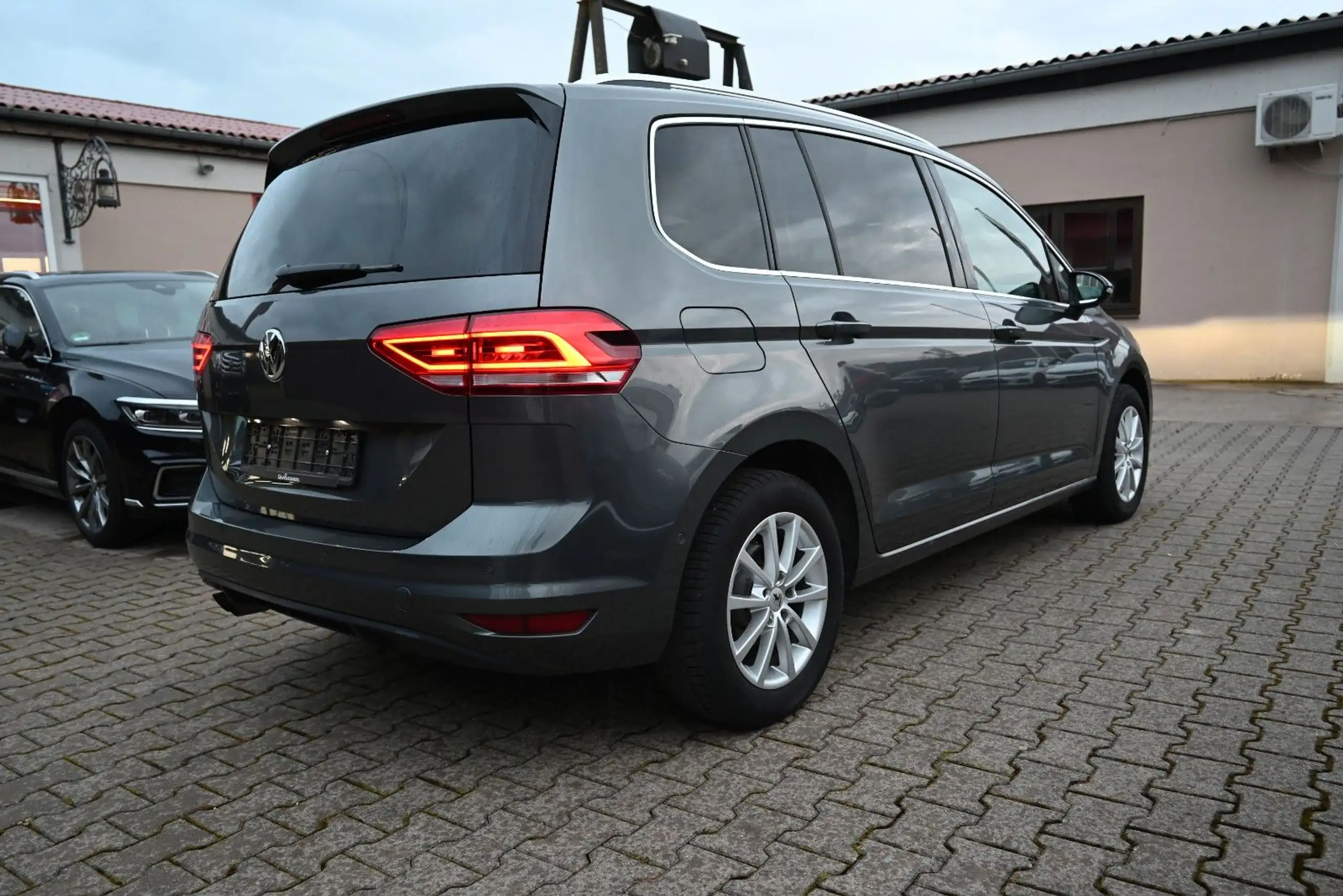 Volkswagen - Touran