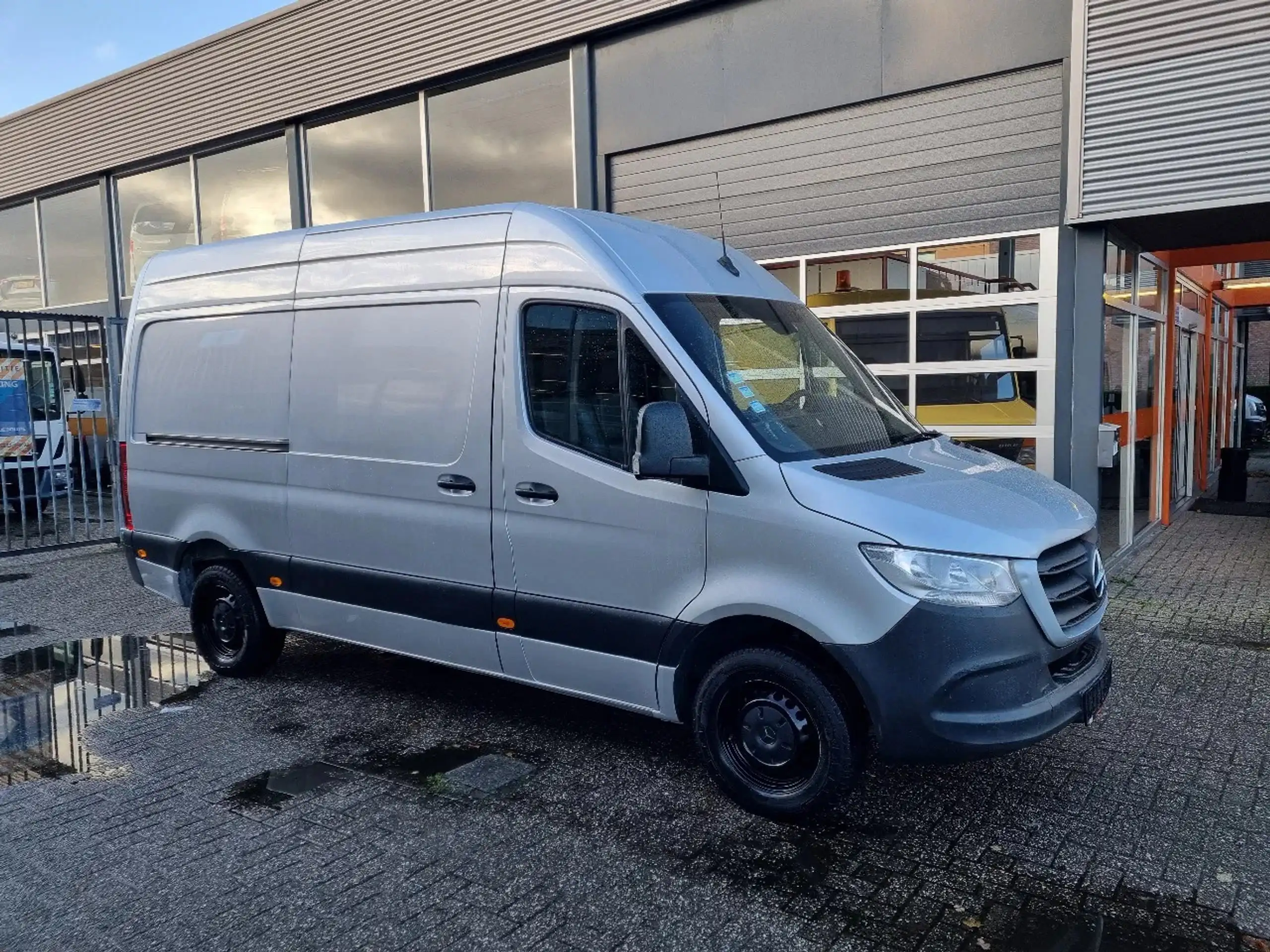 Mercedes-Benz - Sprinter