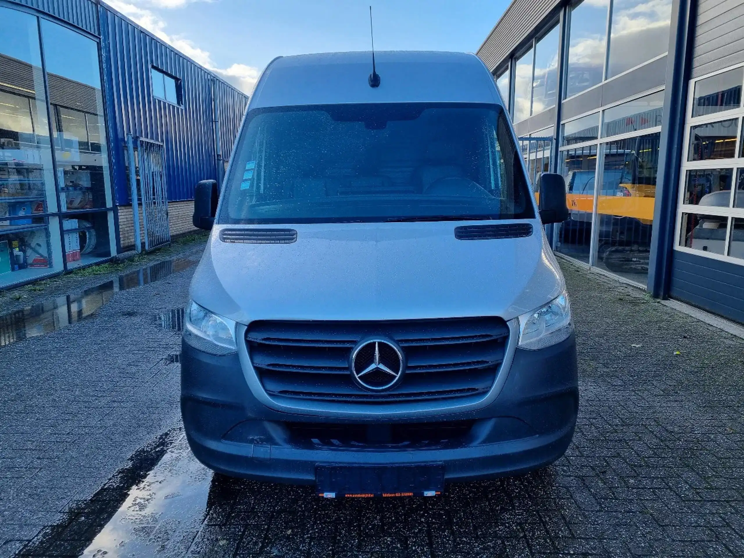 Mercedes-Benz - Sprinter