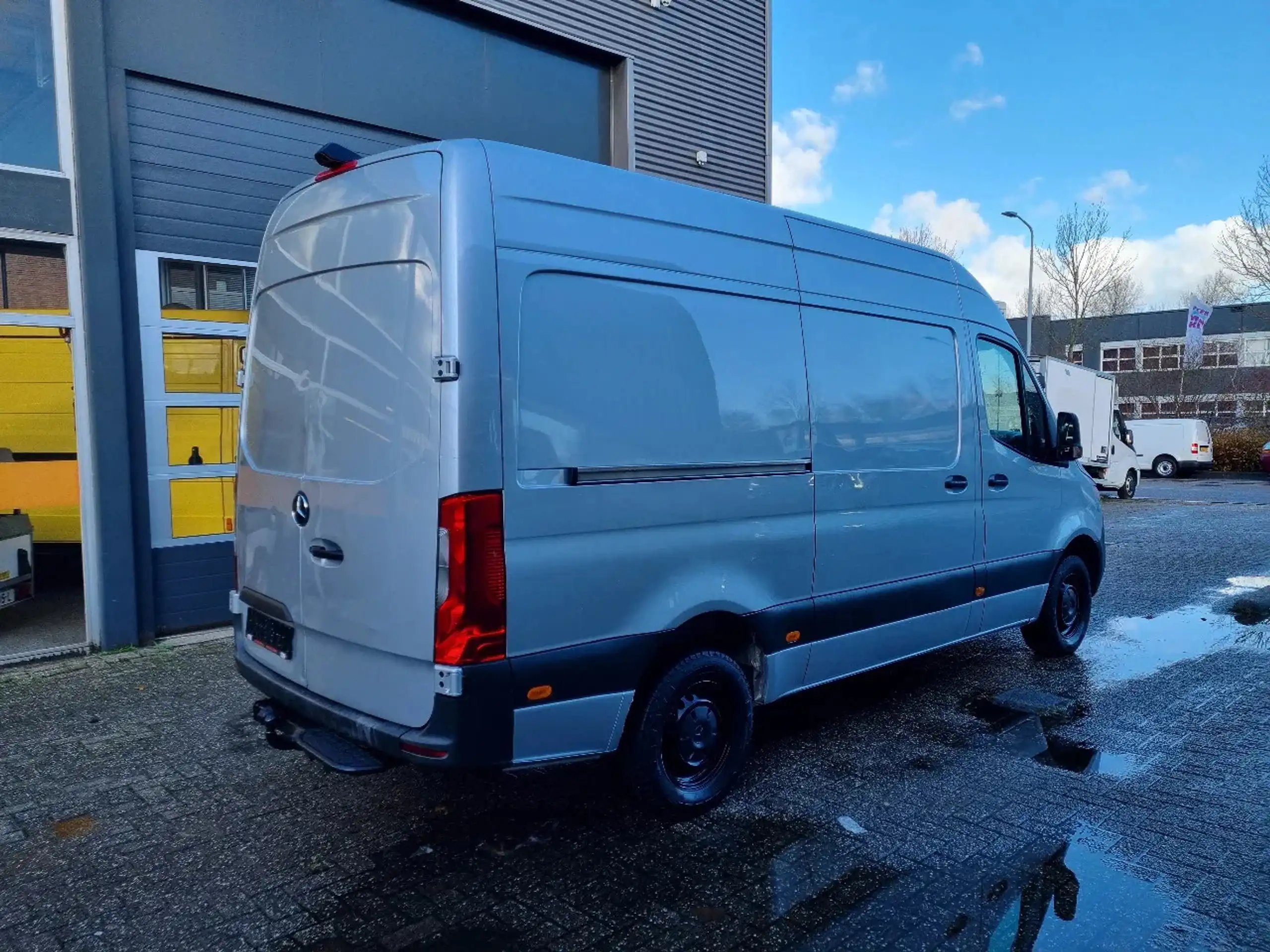 Mercedes-Benz - Sprinter