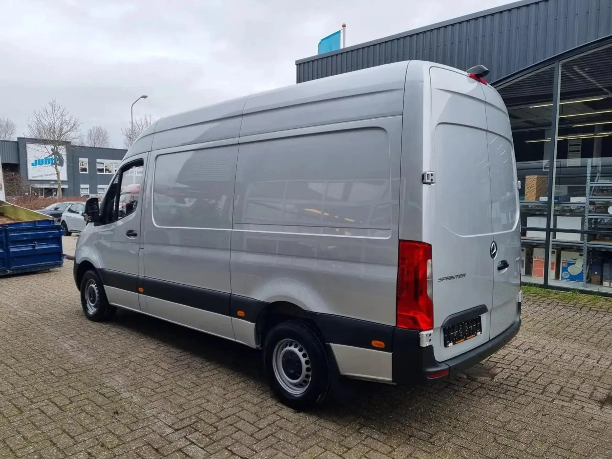 Mercedes-Benz - Sprinter