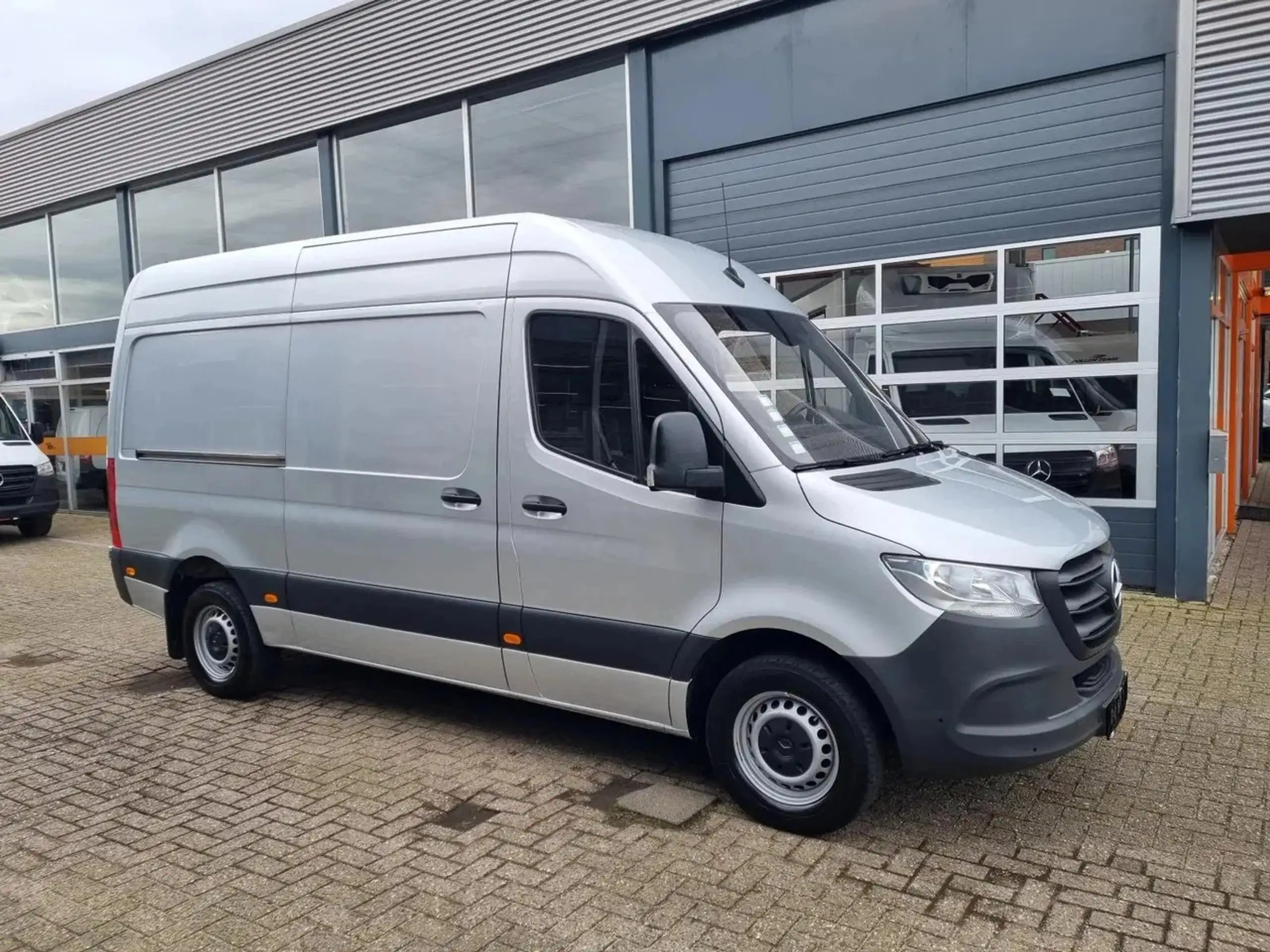 Mercedes-Benz - Sprinter