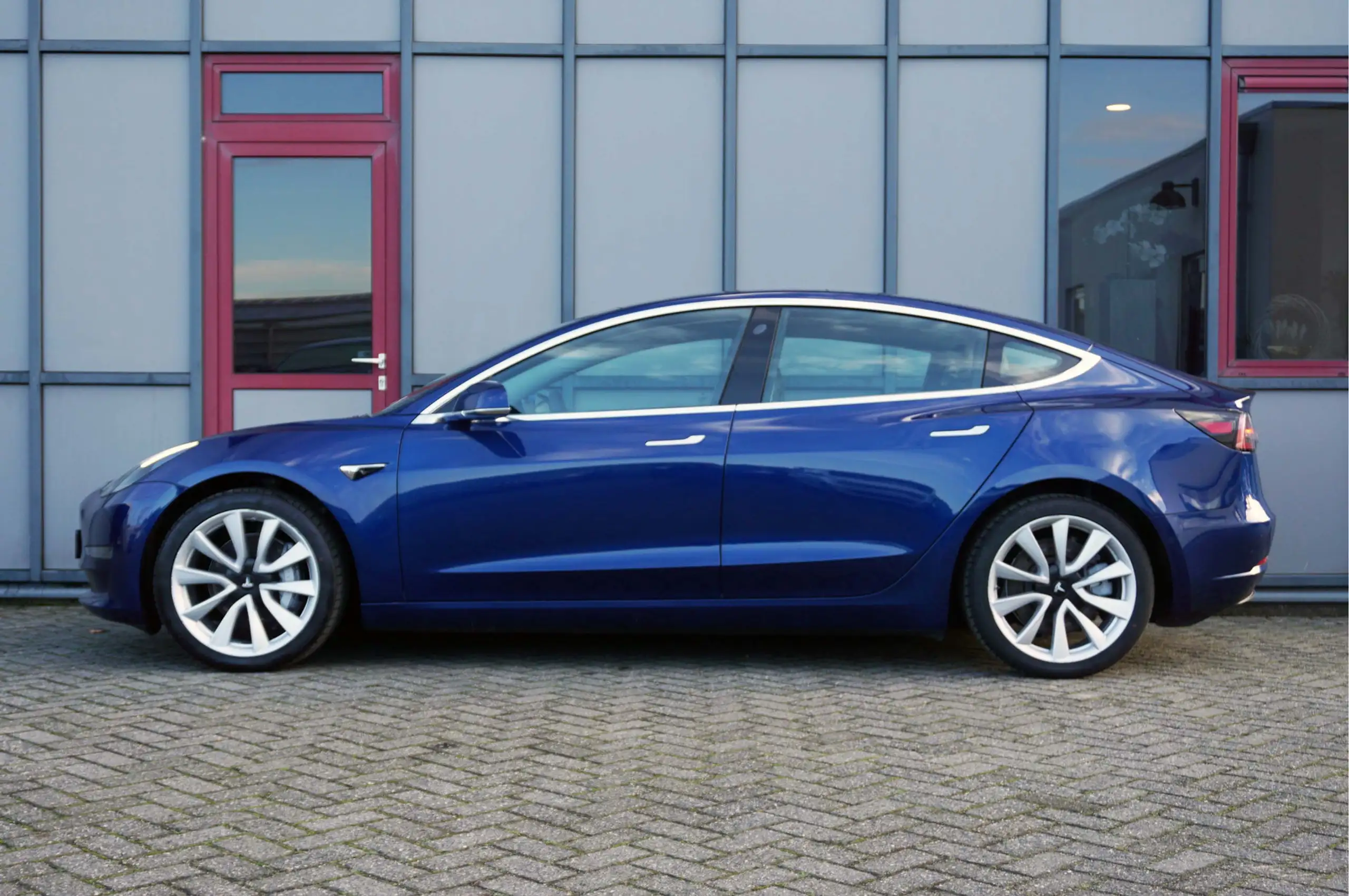 Tesla - Model 3