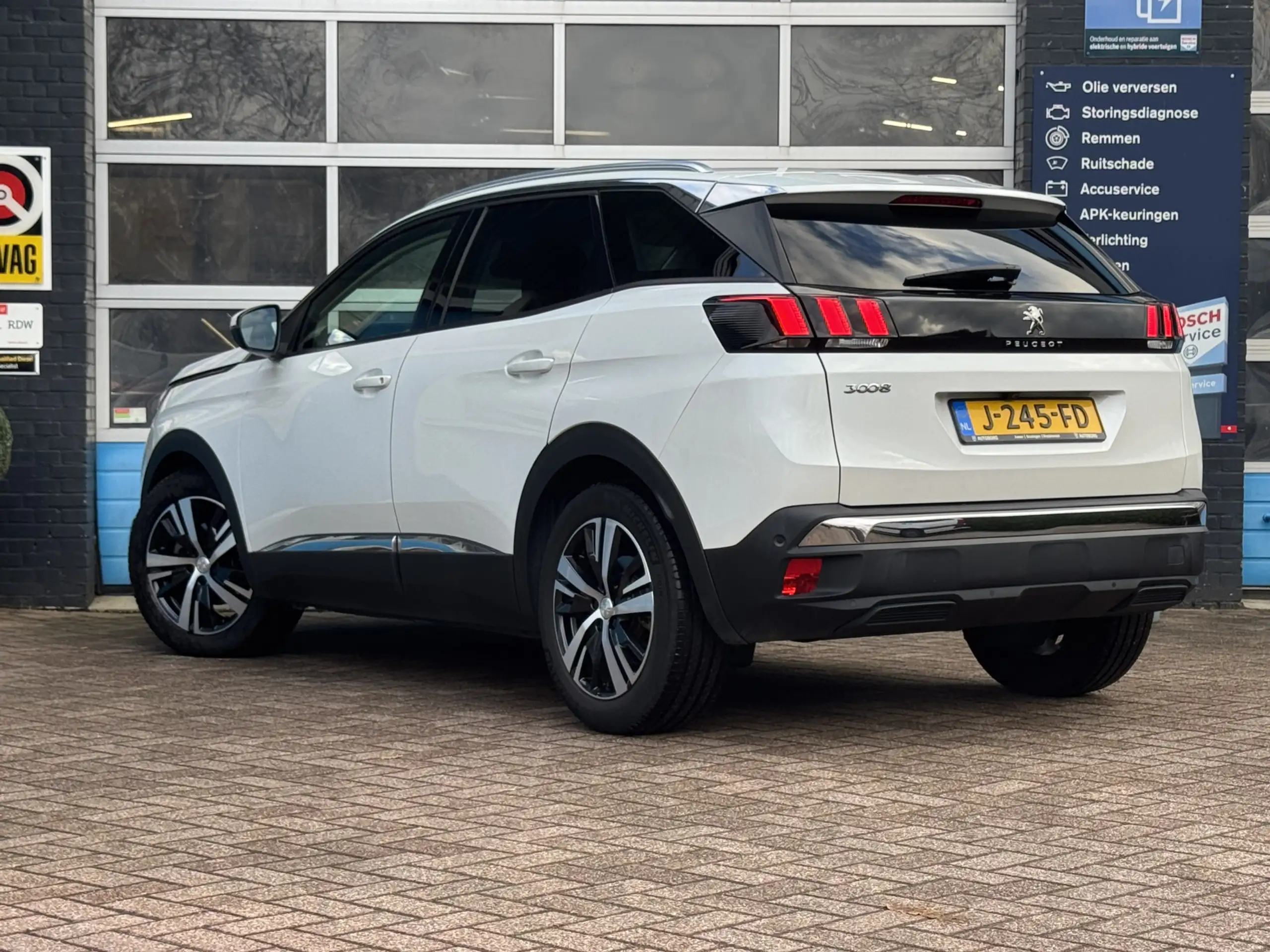 Peugeot - 3008