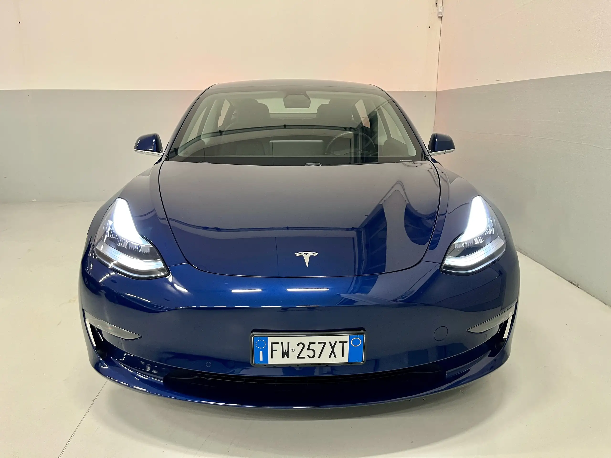 Tesla - Model 3