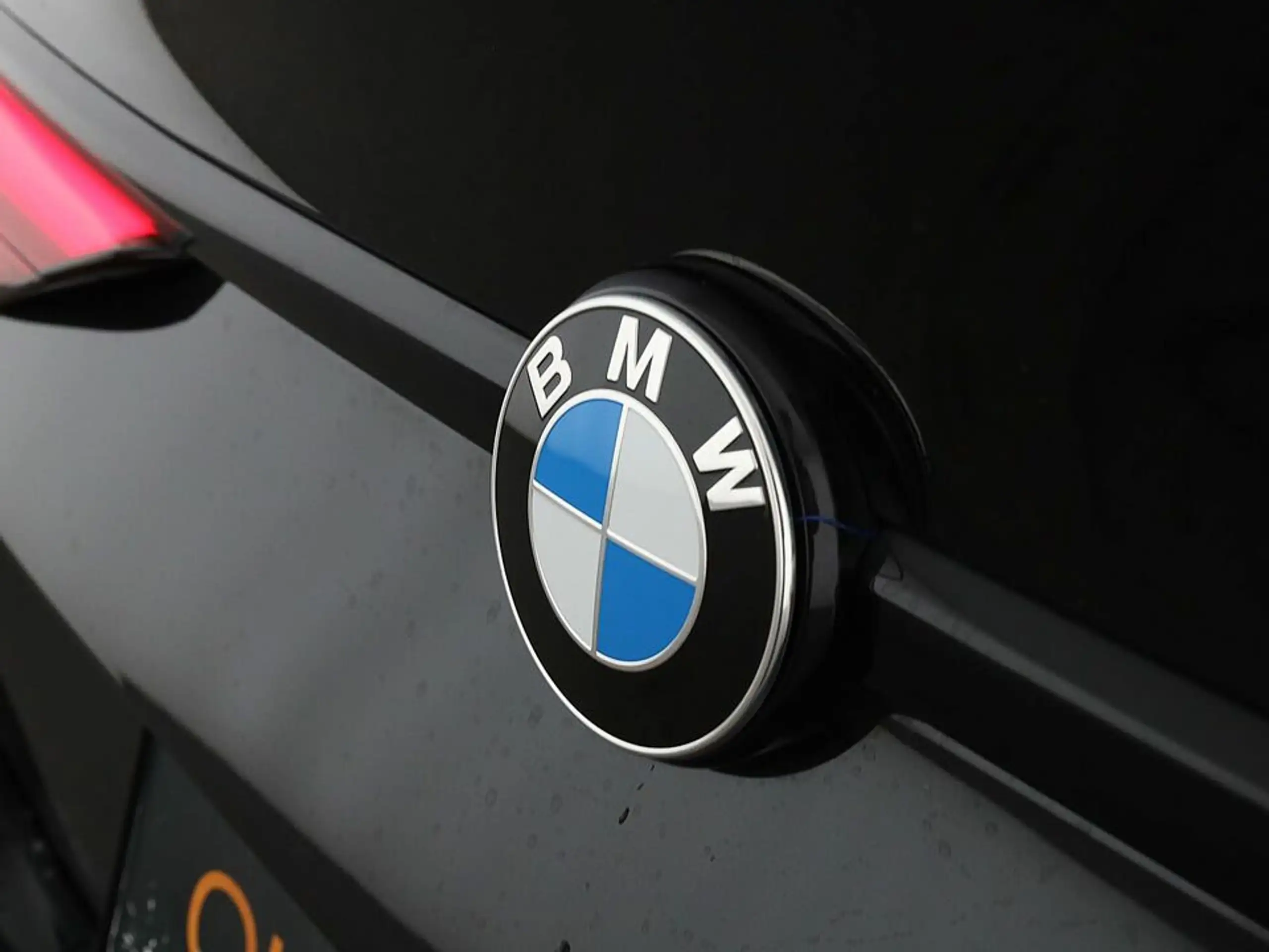 BMW - 218