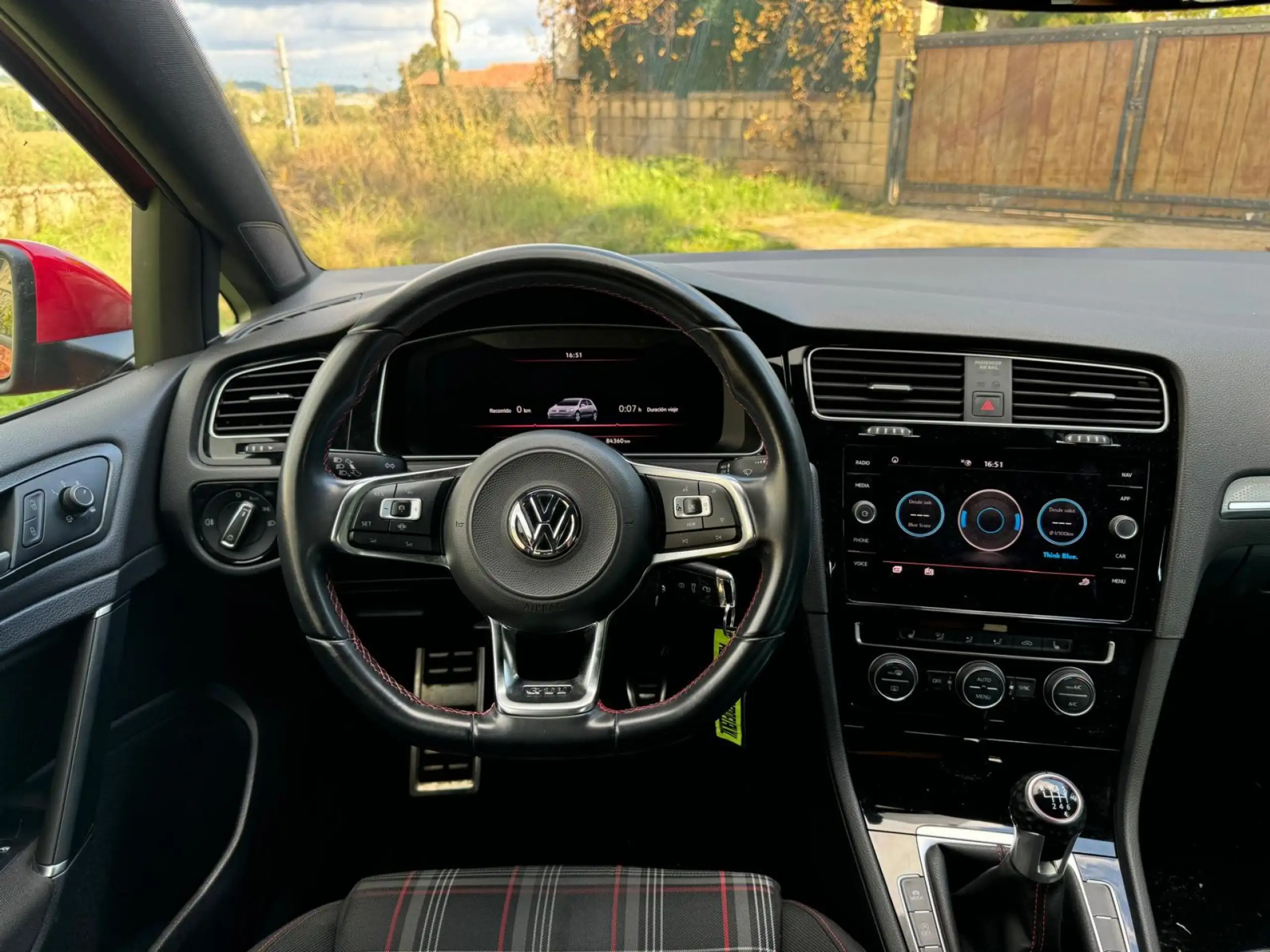 Volkswagen - Golf GTI