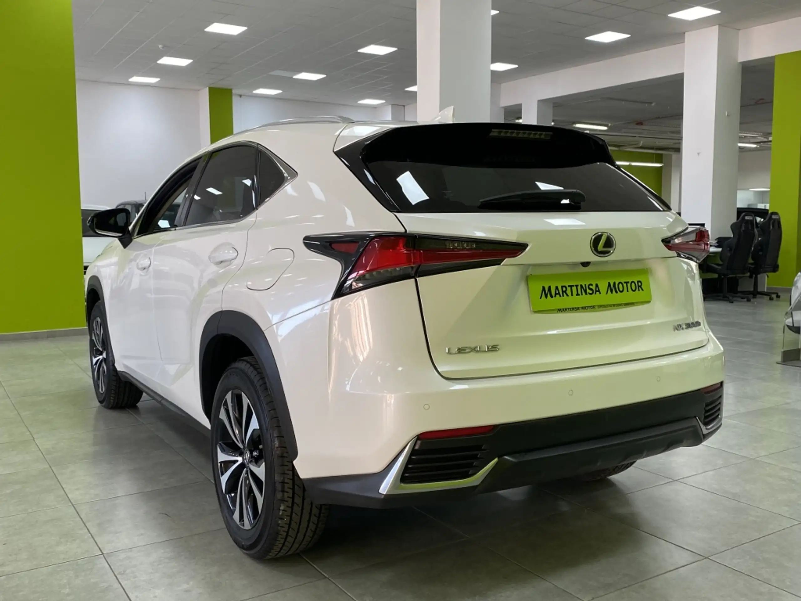 Lexus - NX 300