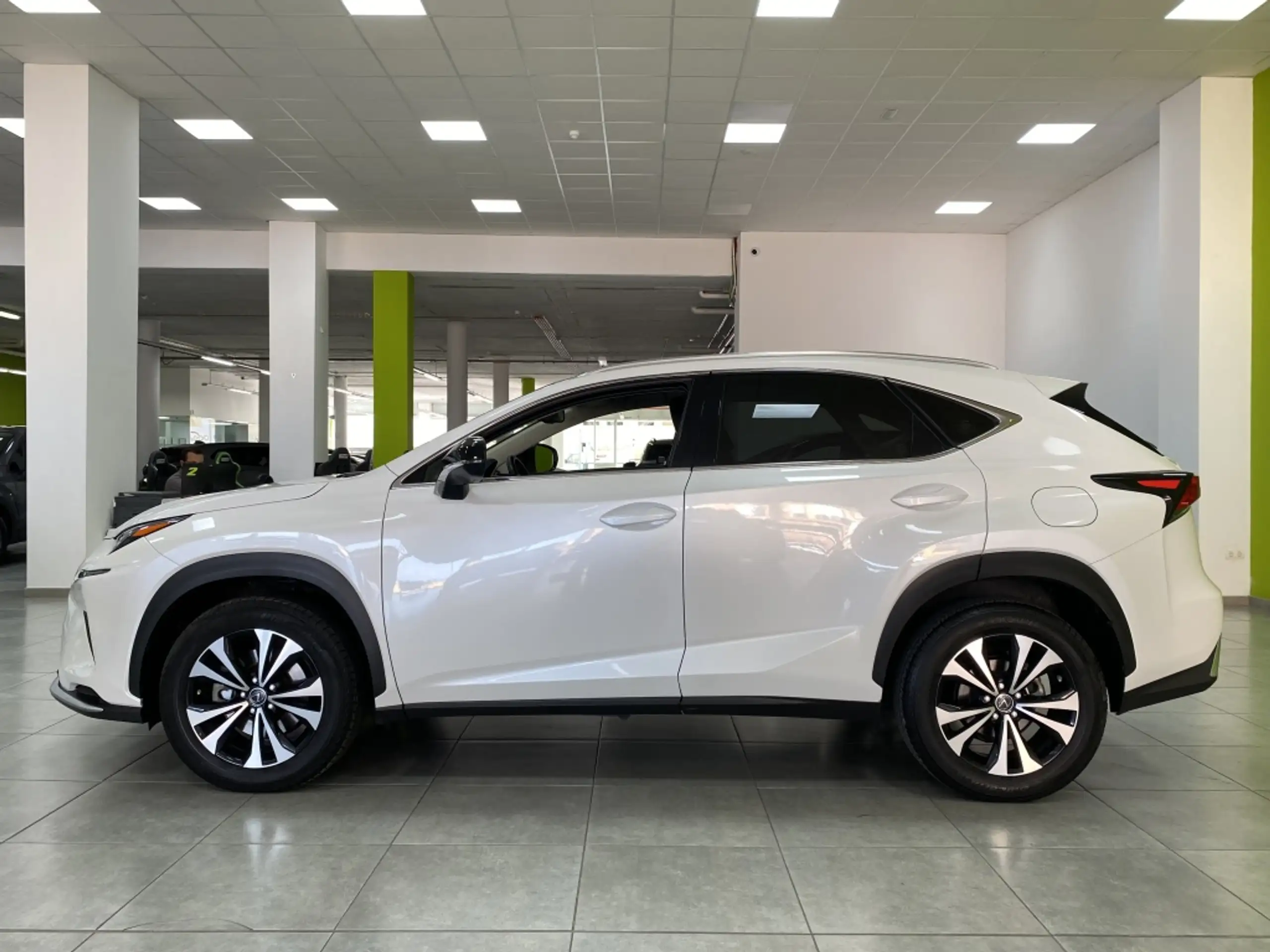 Lexus - NX 300