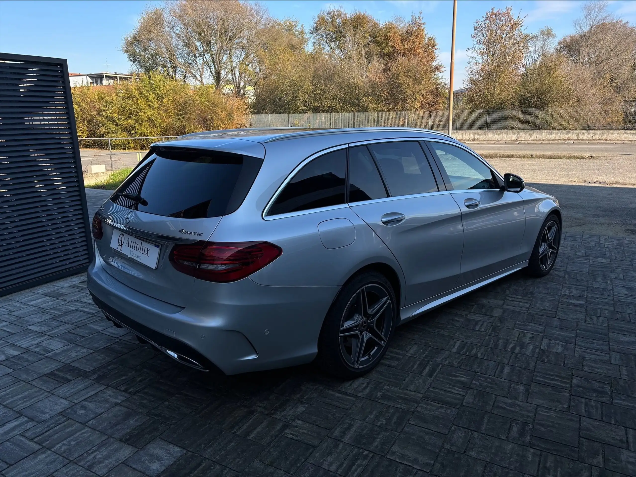 Mercedes-Benz - C 220