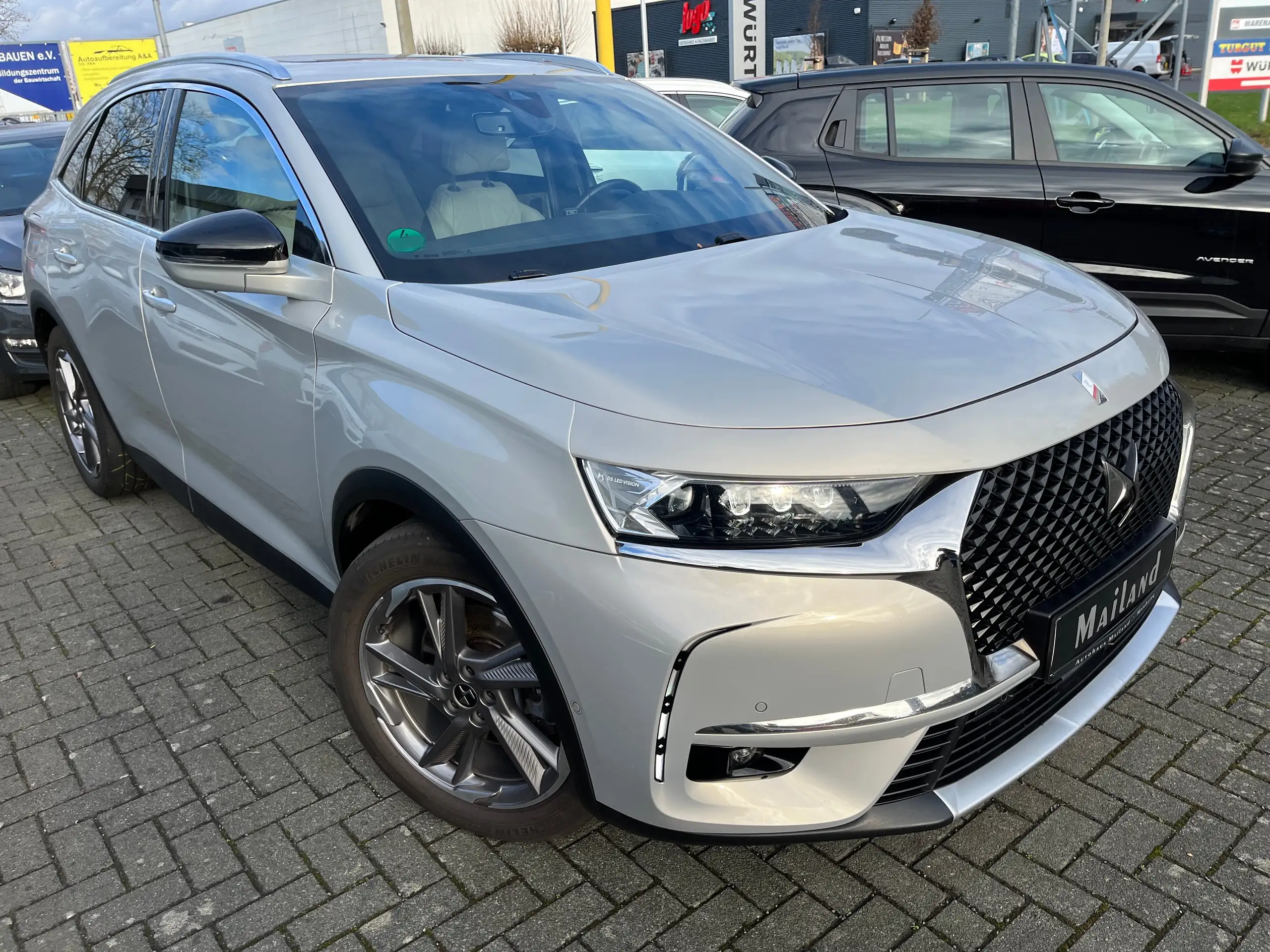 DS Automobiles - DS 7 Crossback