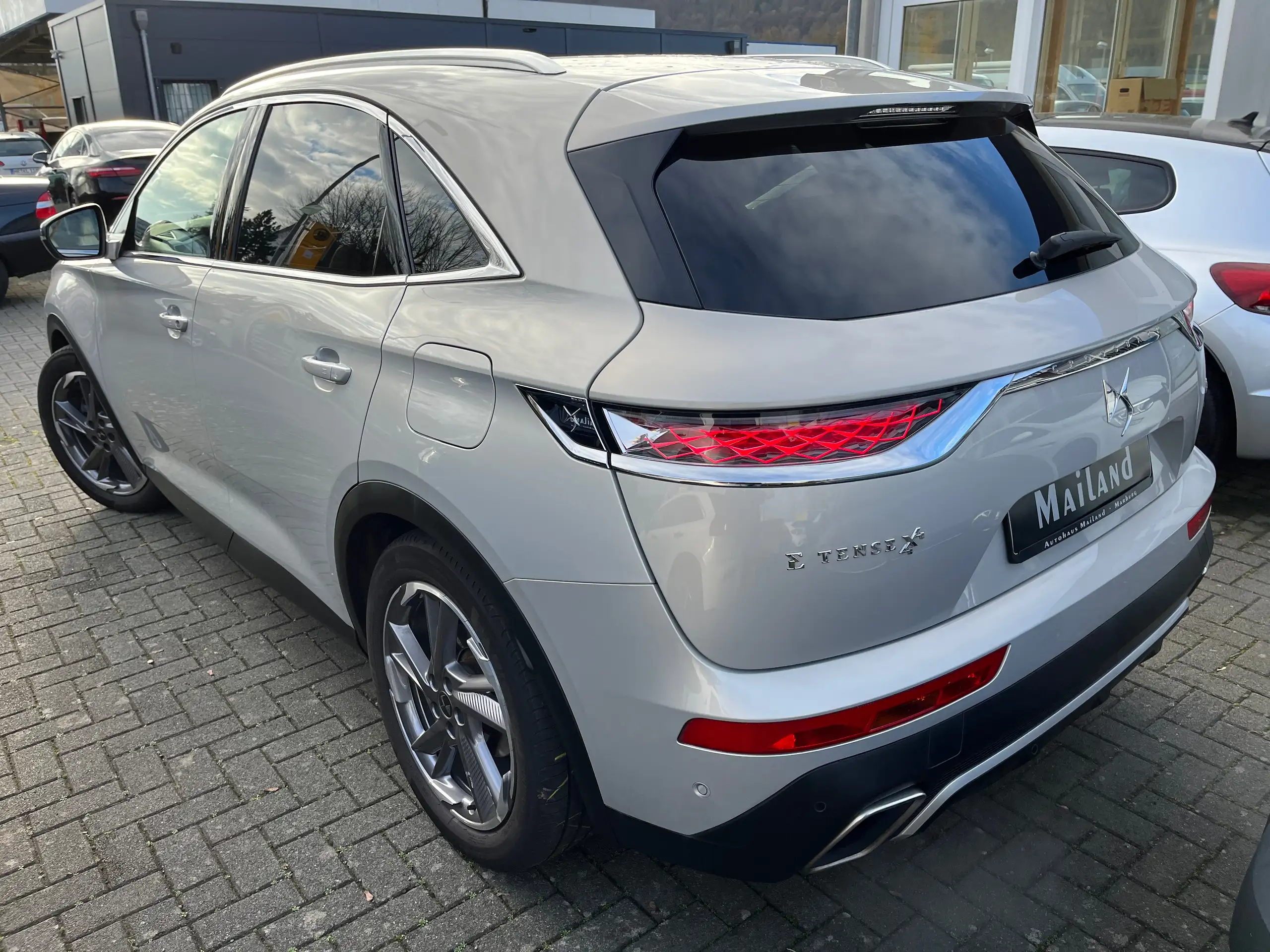 DS Automobiles - DS 7 Crossback