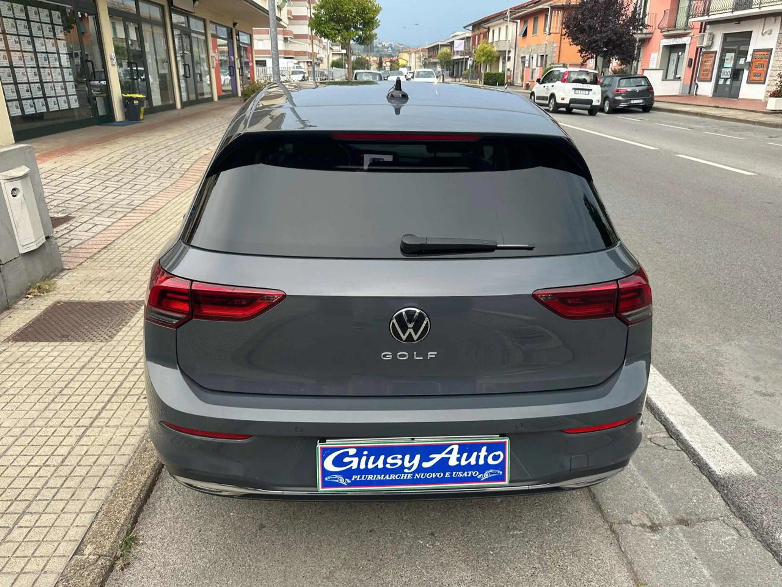 Volkswagen - Golf