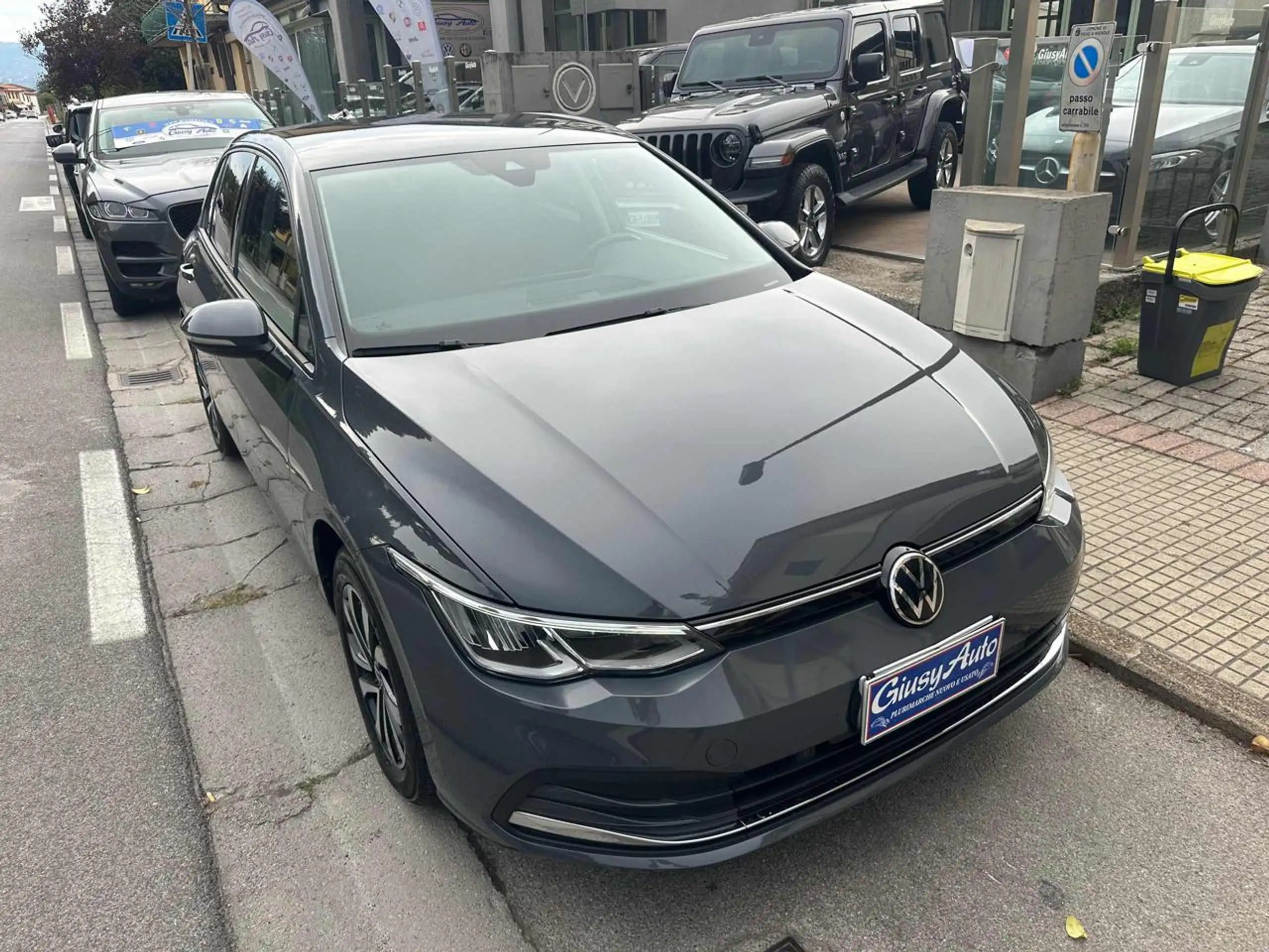 Volkswagen - Golf